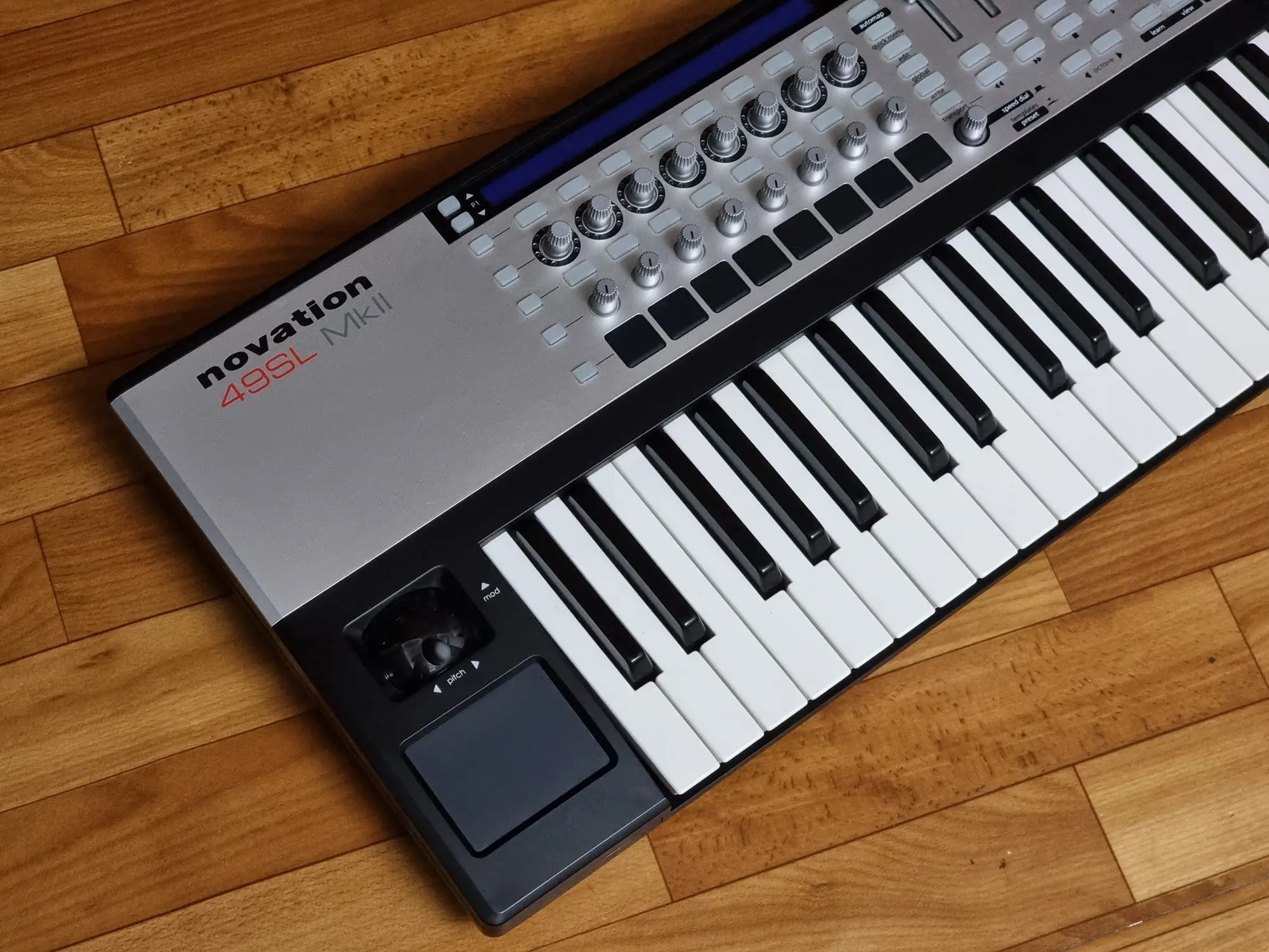 Миди-клавиатура NOVATION 49SL MKII (2 / 5)