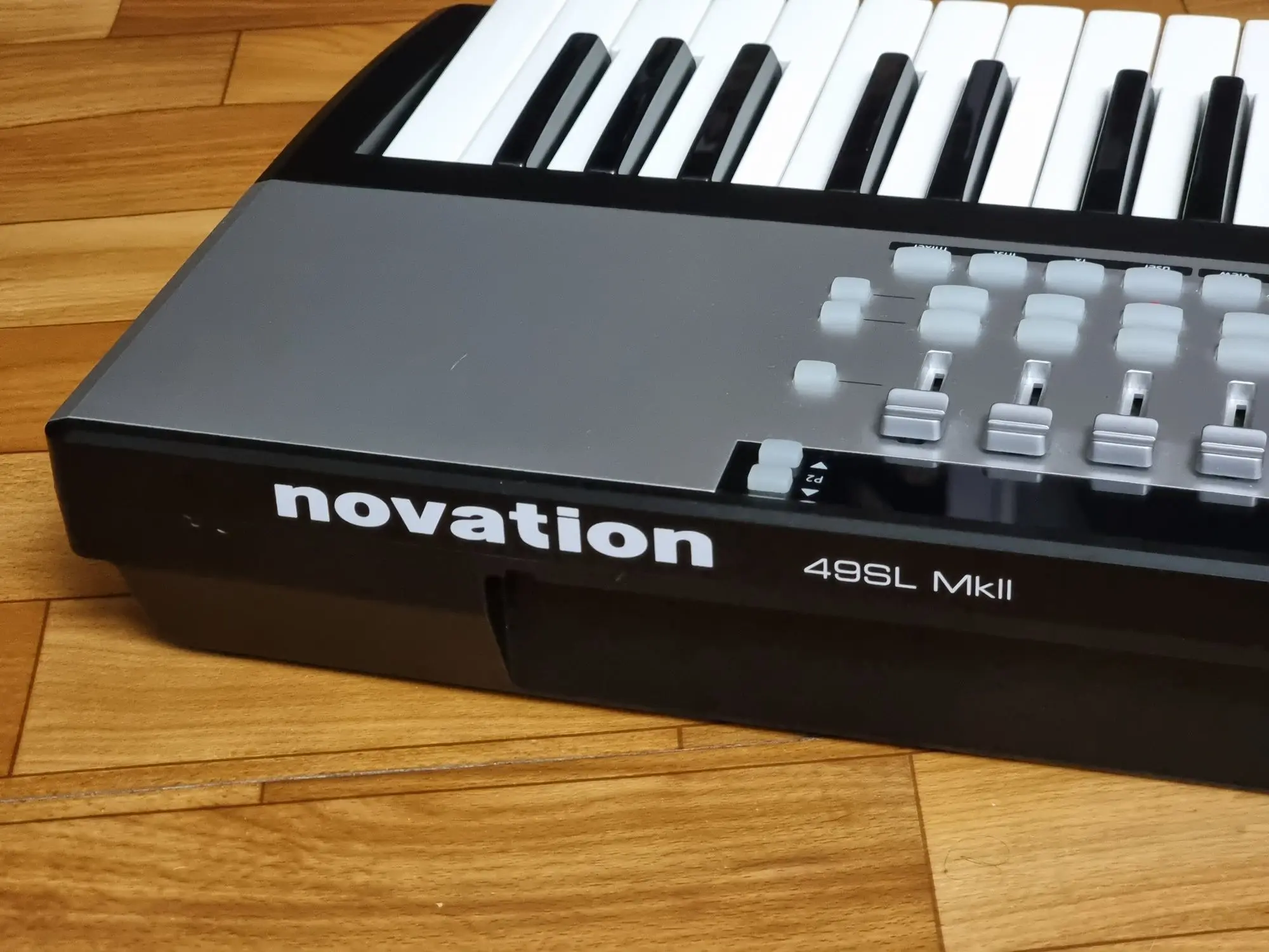 Миди-клавиатура NOVATION 49SL MKII (4 / 5)
