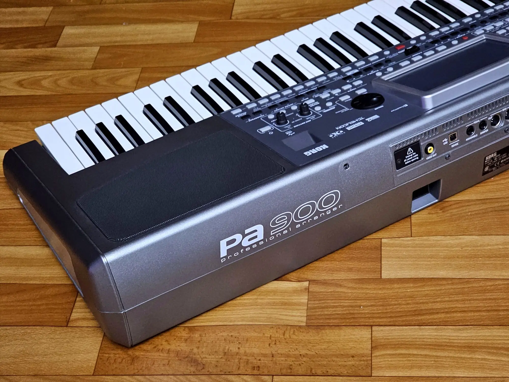 Профессиональный синтезатор KORG PA 900 (4 / 5)