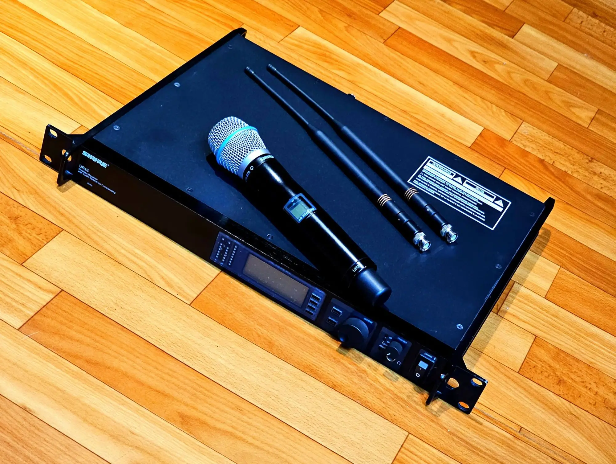 Профессиональный вокальный радиомикрофон SHURE UR24S/BETA87A (1 / 6)