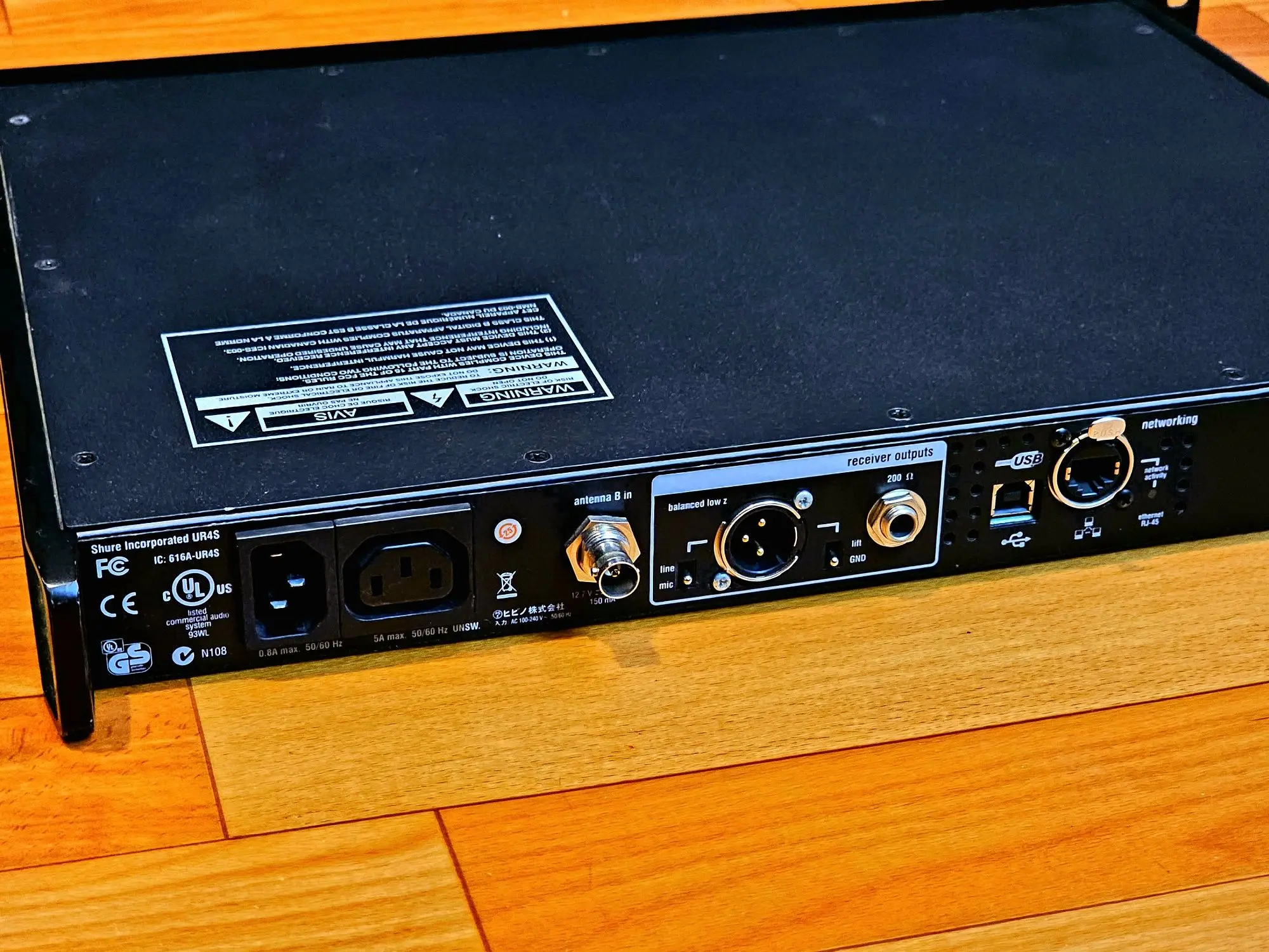 Профессиональный вокальный радиомикрофон SHURE UR24S/BETA87A (4 / 6)