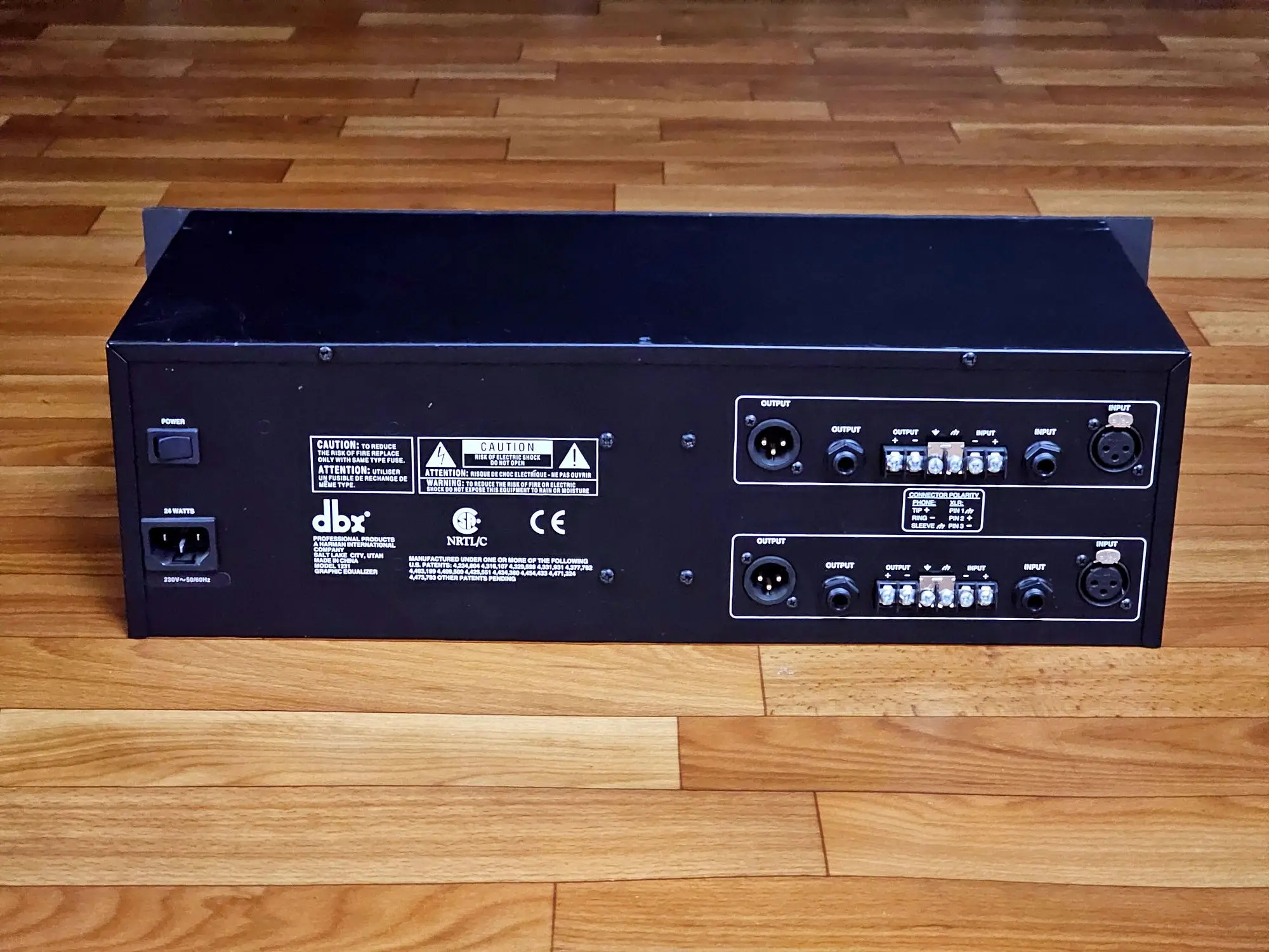 Графический эквалайзер DBX-1231 (2 / 2)