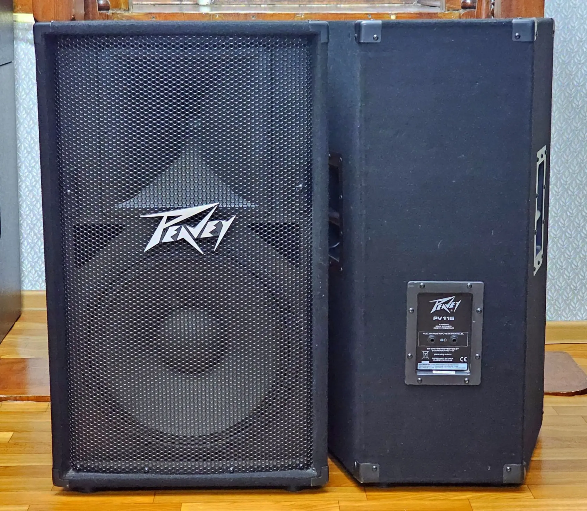 Пассивные колонки PEAVEY PV 115 (1 / 4)