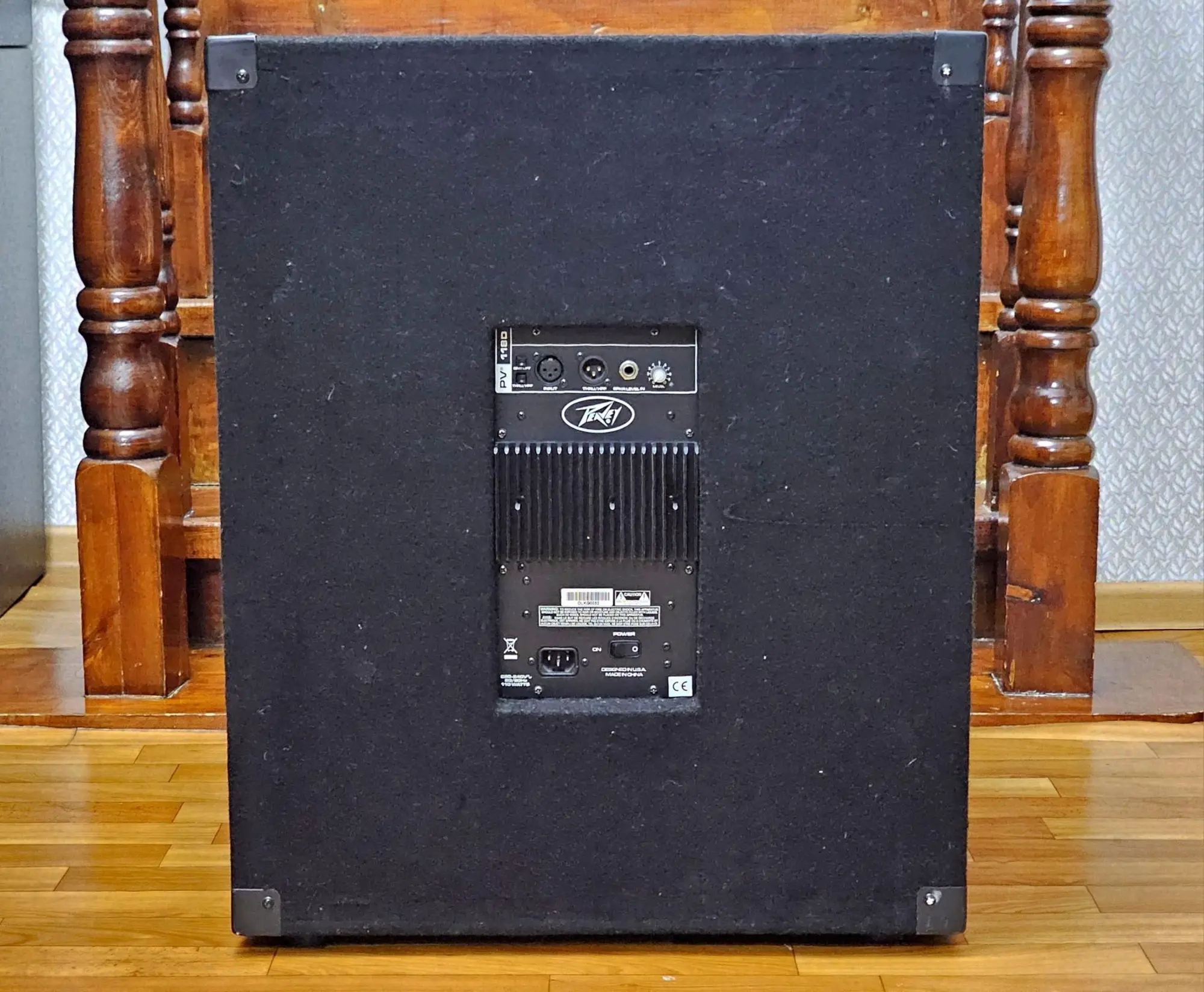 Активный сабвуфер PEAVEY PV118D (3 / 4)