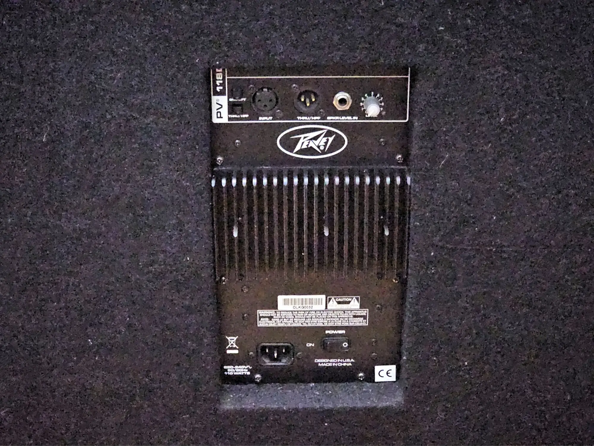 Активный сабвуфер PEAVEY PV118D (4 / 4)