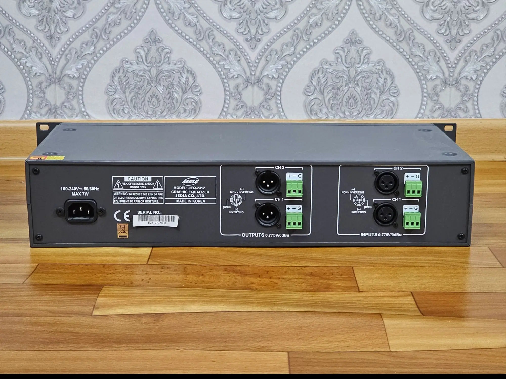 Графический эквалайзер JEDIA JEQ-2312 (2 / 2)
