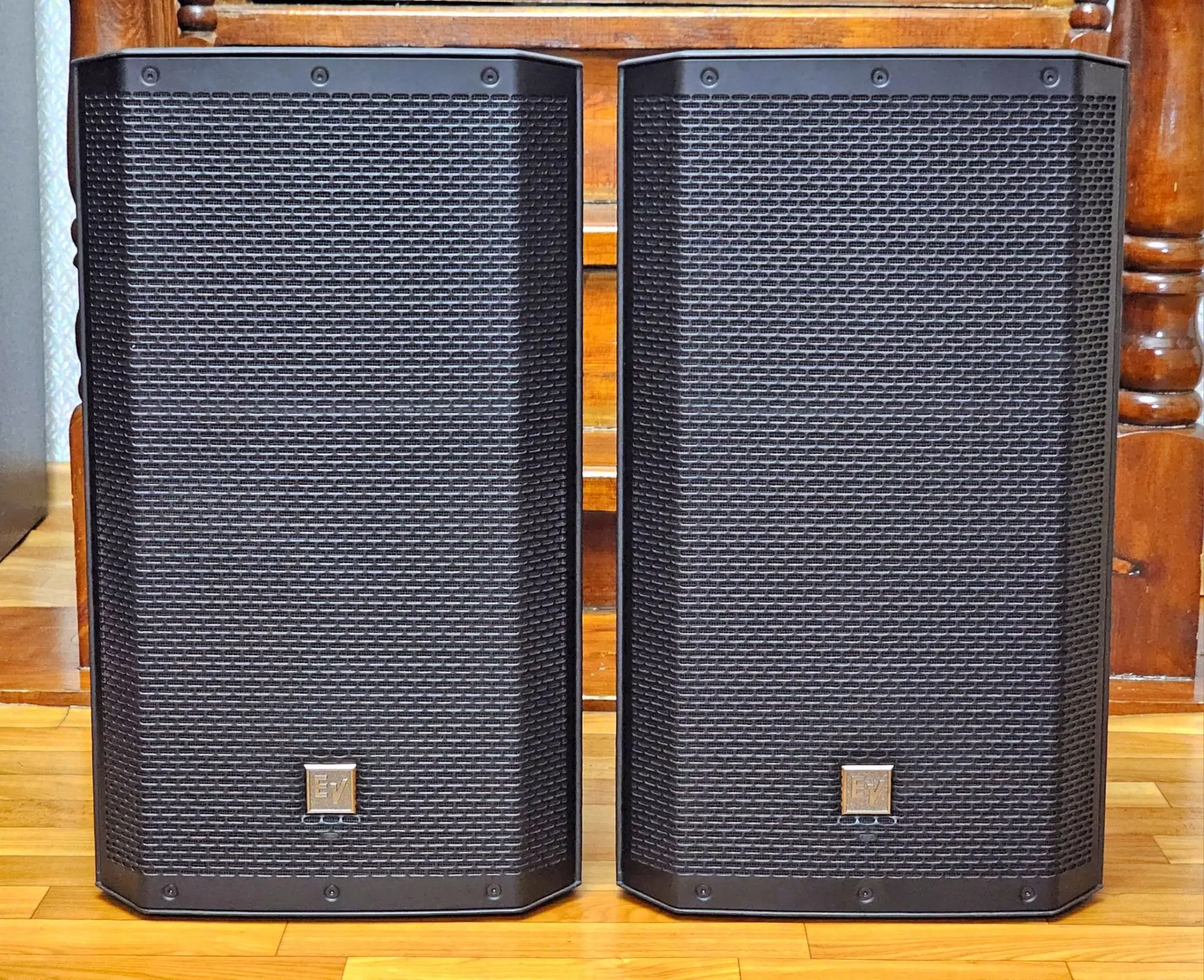 Активные колонки ELECTRO-VOICE ZLX-12BT (2 / 6)