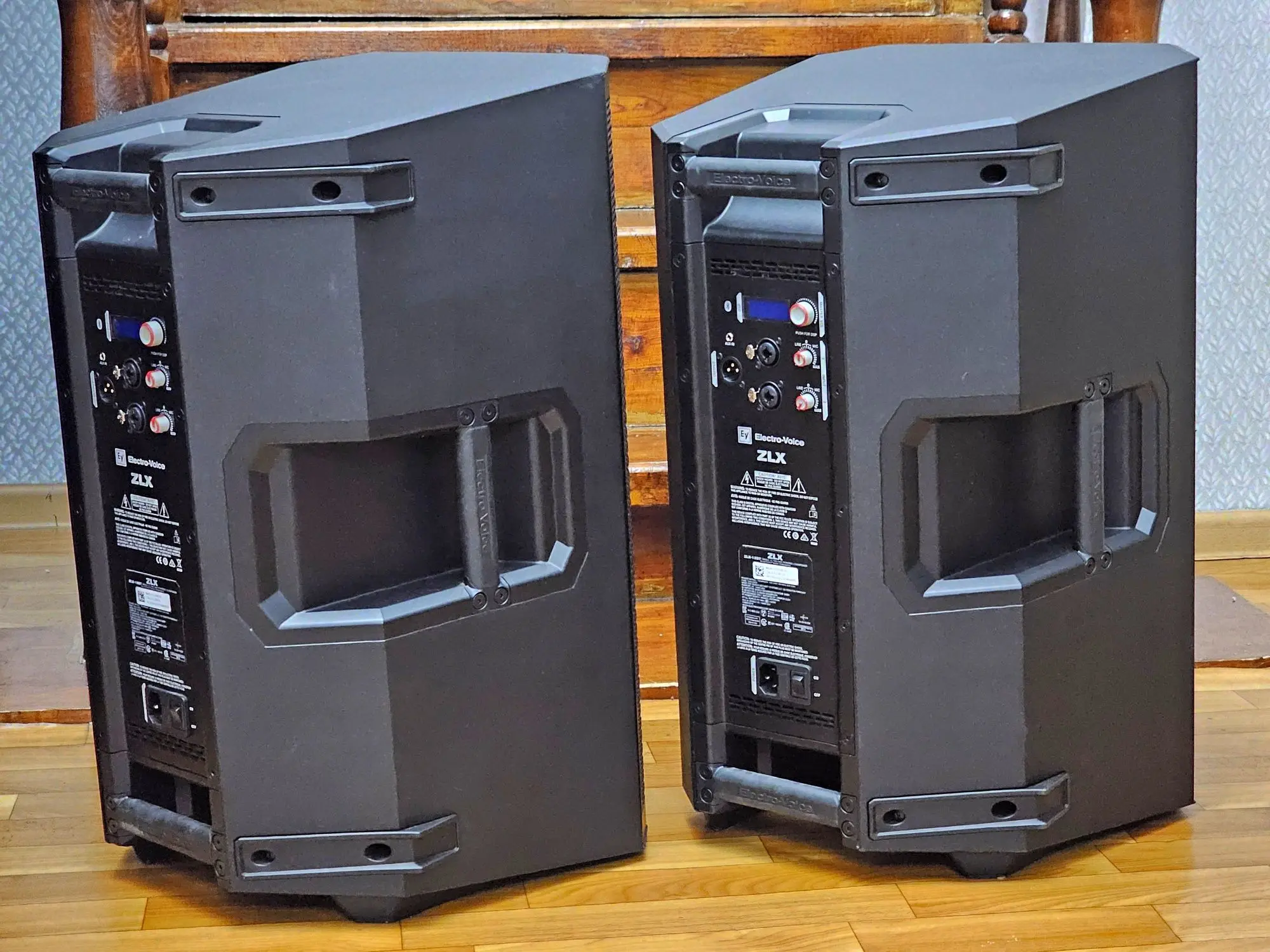 Активные колонки ELECTRO-VOICE ZLX-12BT (6 / 6)
