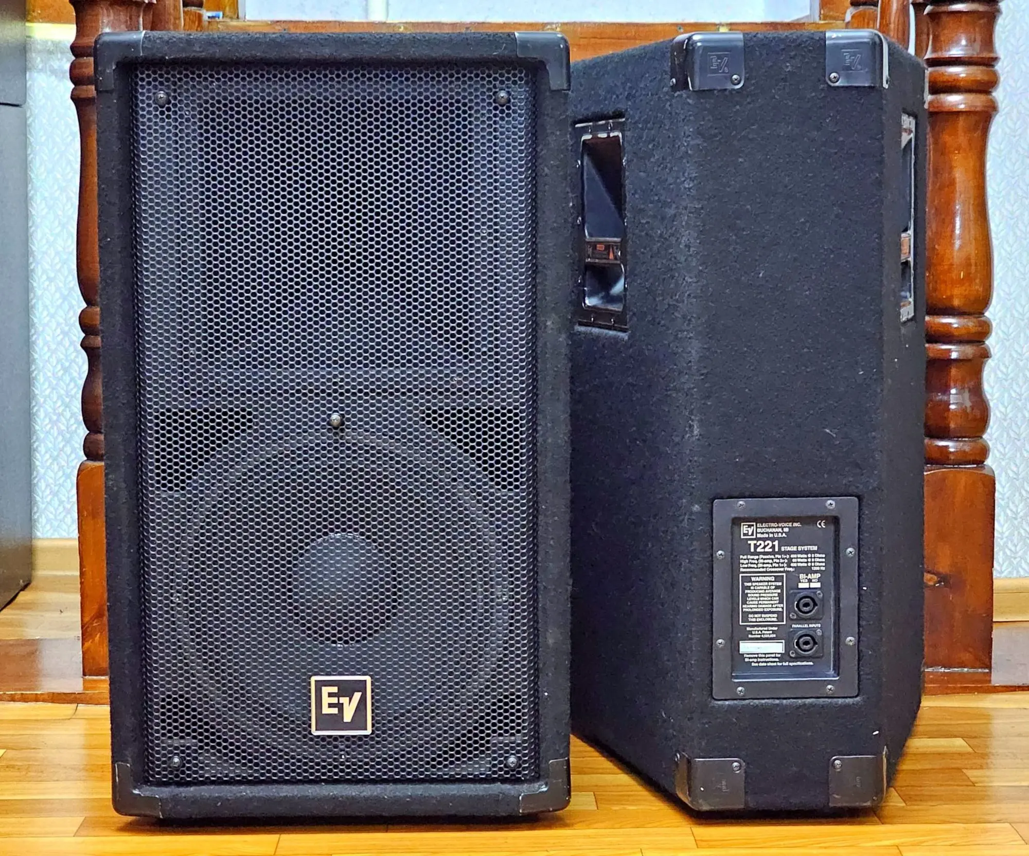 Фирменные пассивные колонки ELECTRO-VOICE T221 (1 / 1)