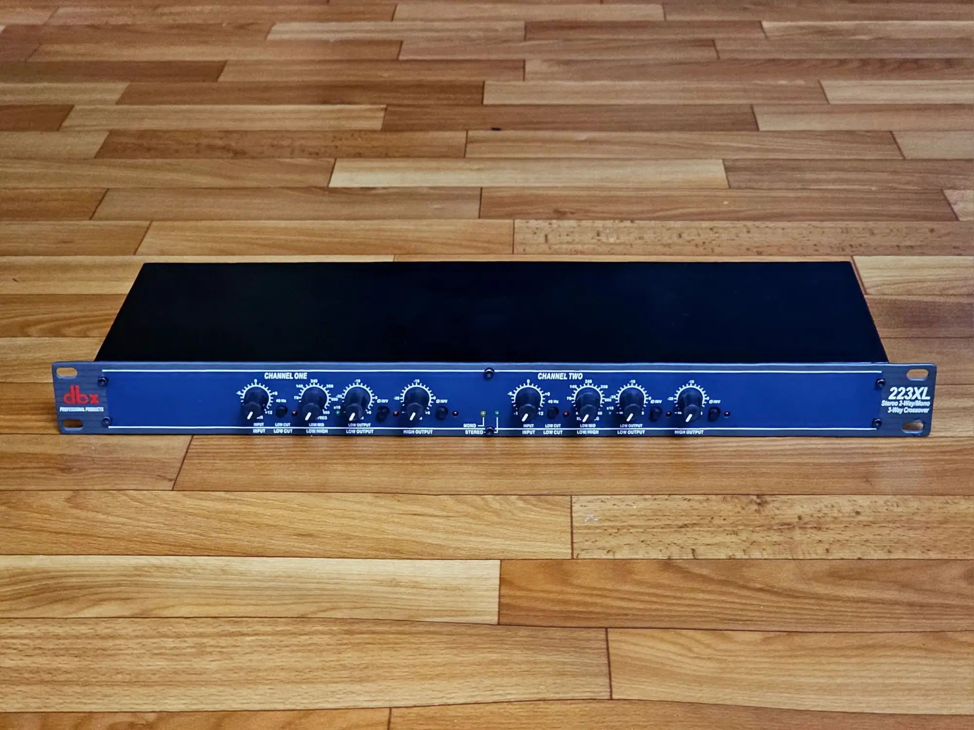 Кроссовер DBX-223XL (1 / 2)