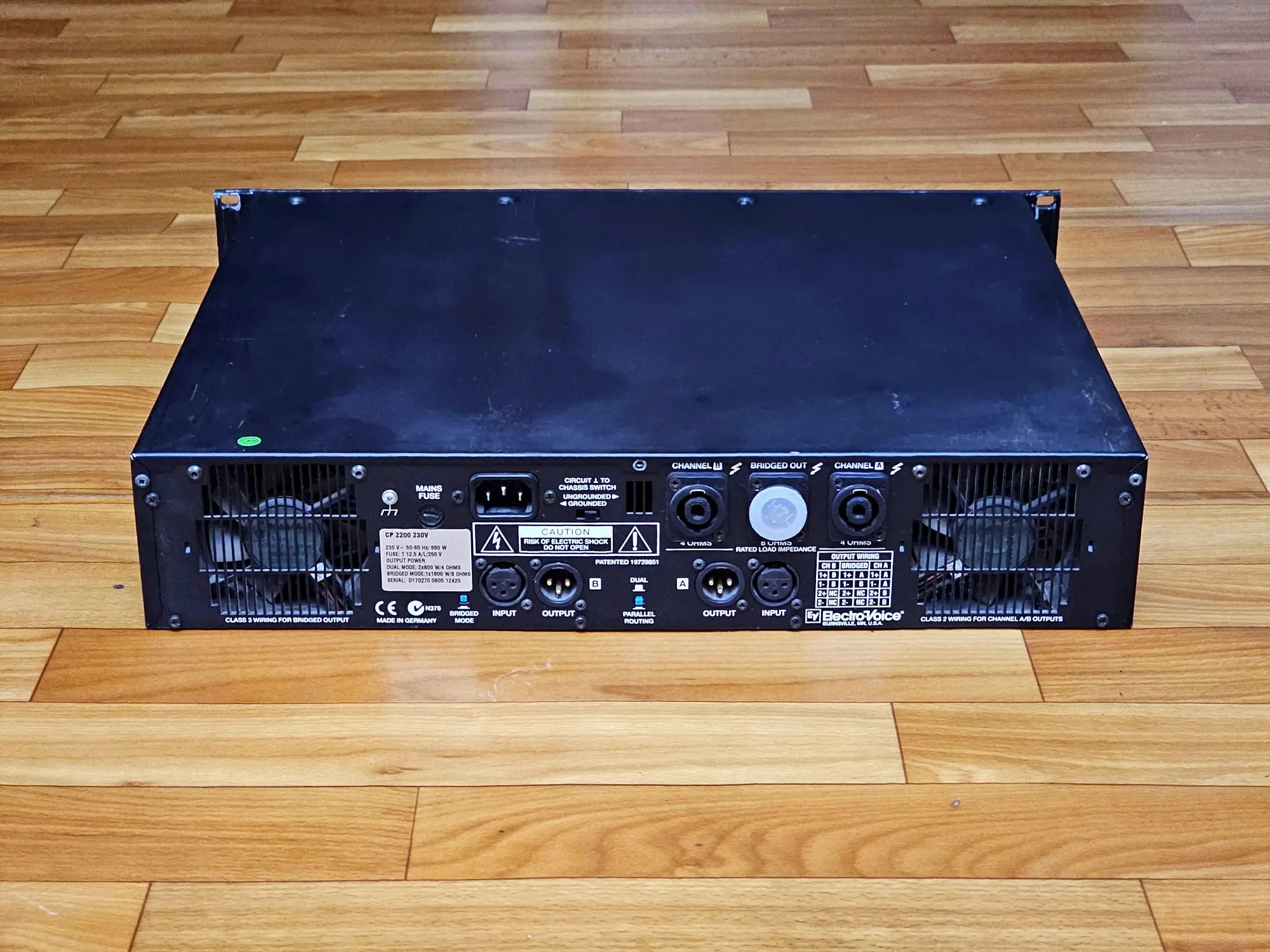 Усилитель мощности ELECTRO-VOICE CP2200 (2 / 2)