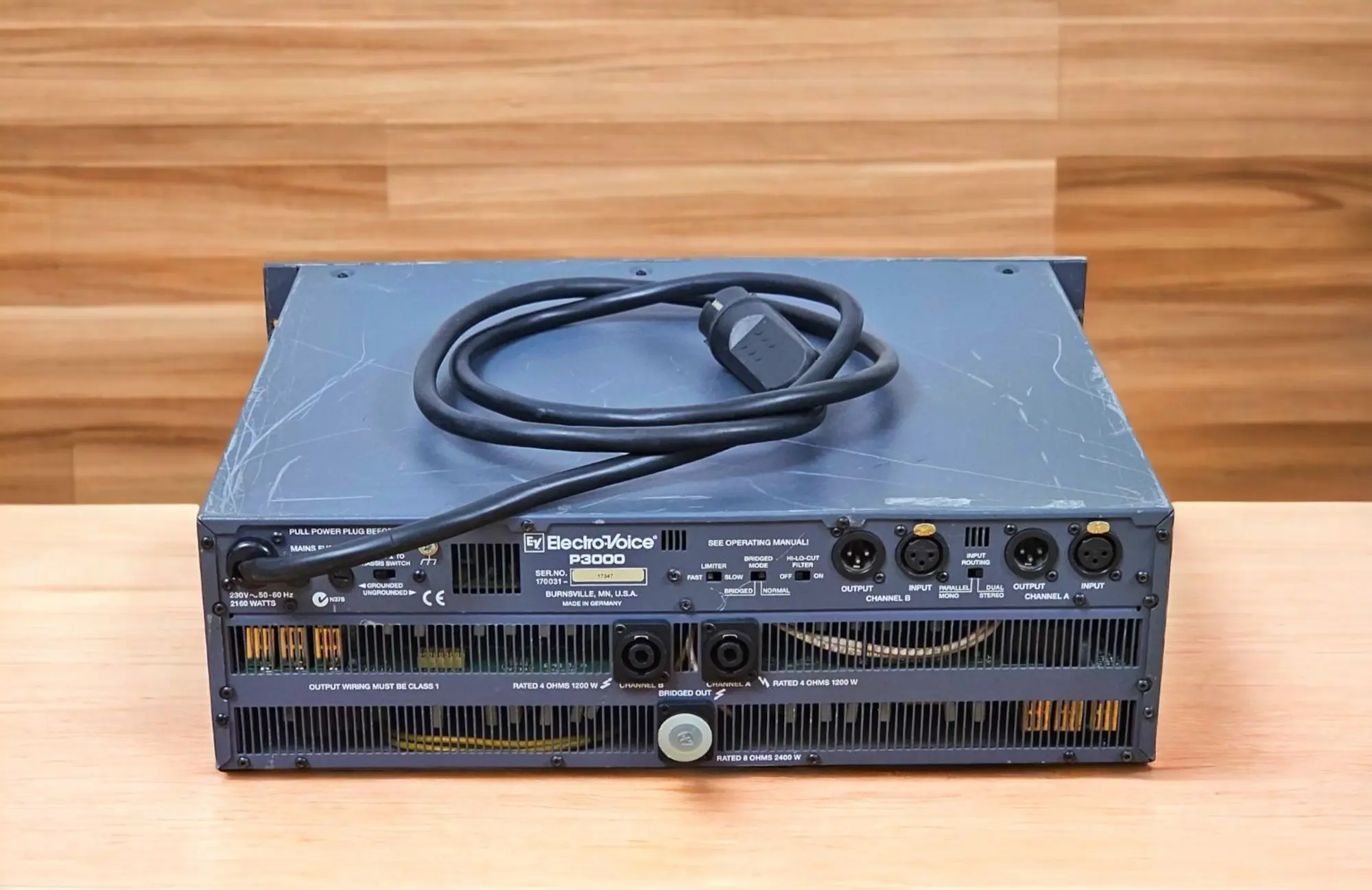 Усилитель мощности ELECTRO-VOICE P3000 (2 / 2)