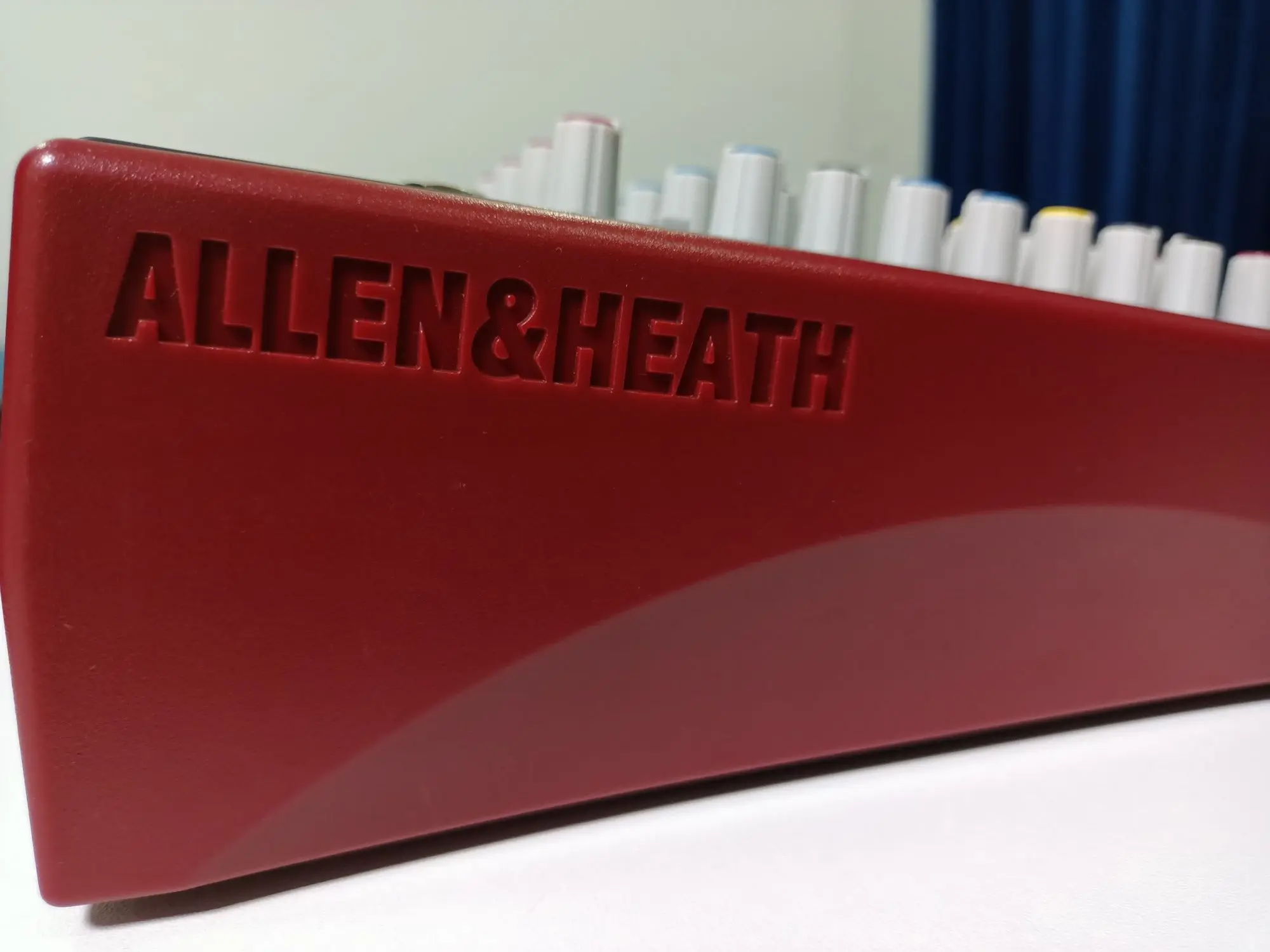 Микшерный пульт Allen & Heath ZED 10FX, музыкальная аппаратура,колонки (4 / 4)