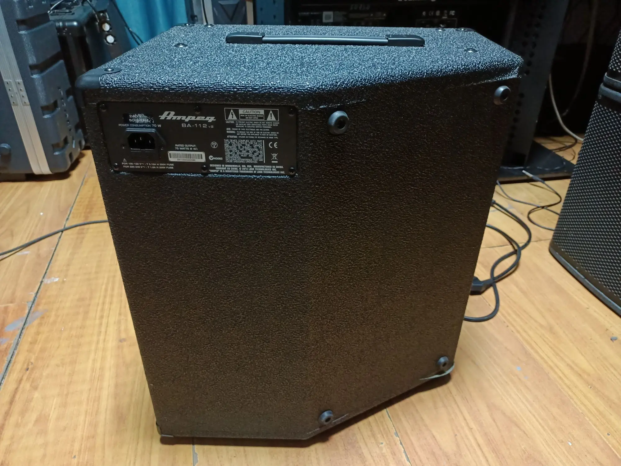 Комбо усилитель для басс гитары Ampeq BA112v2 (2 / 3)