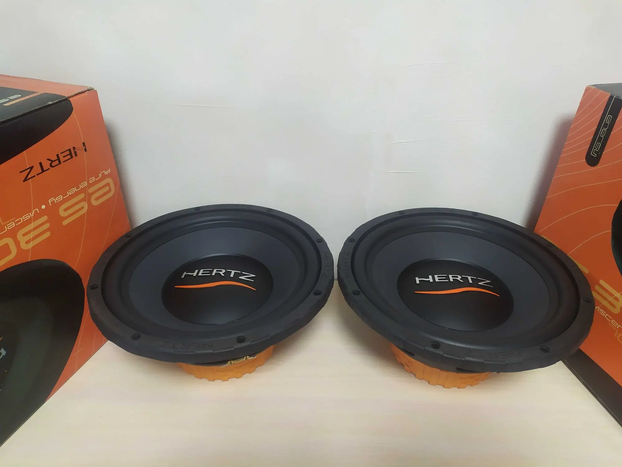Hertz ES 300 Subwoofer(12") (5 / 8)