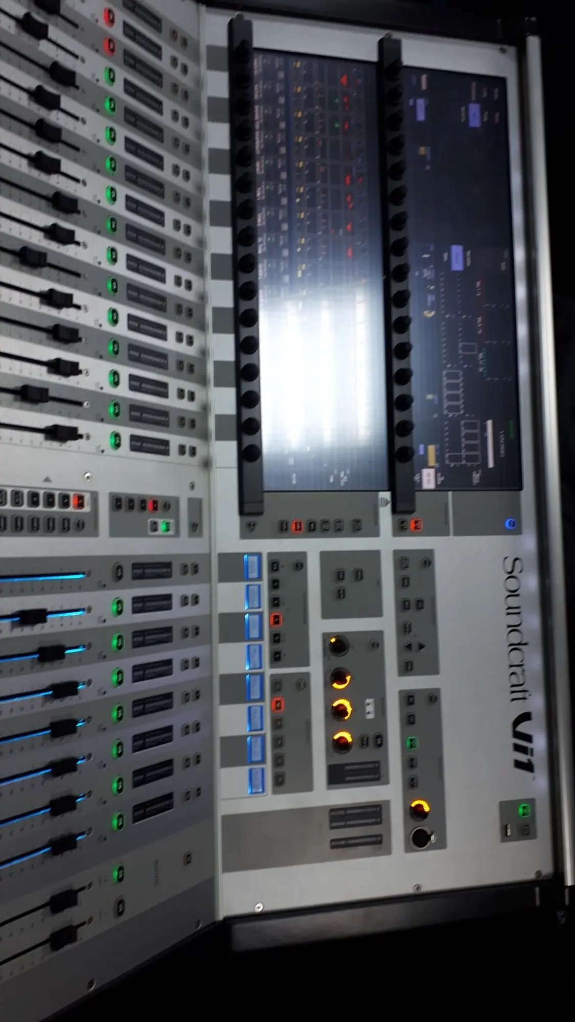Soundcraft vi1+vsb в кейсе (1 / 1)