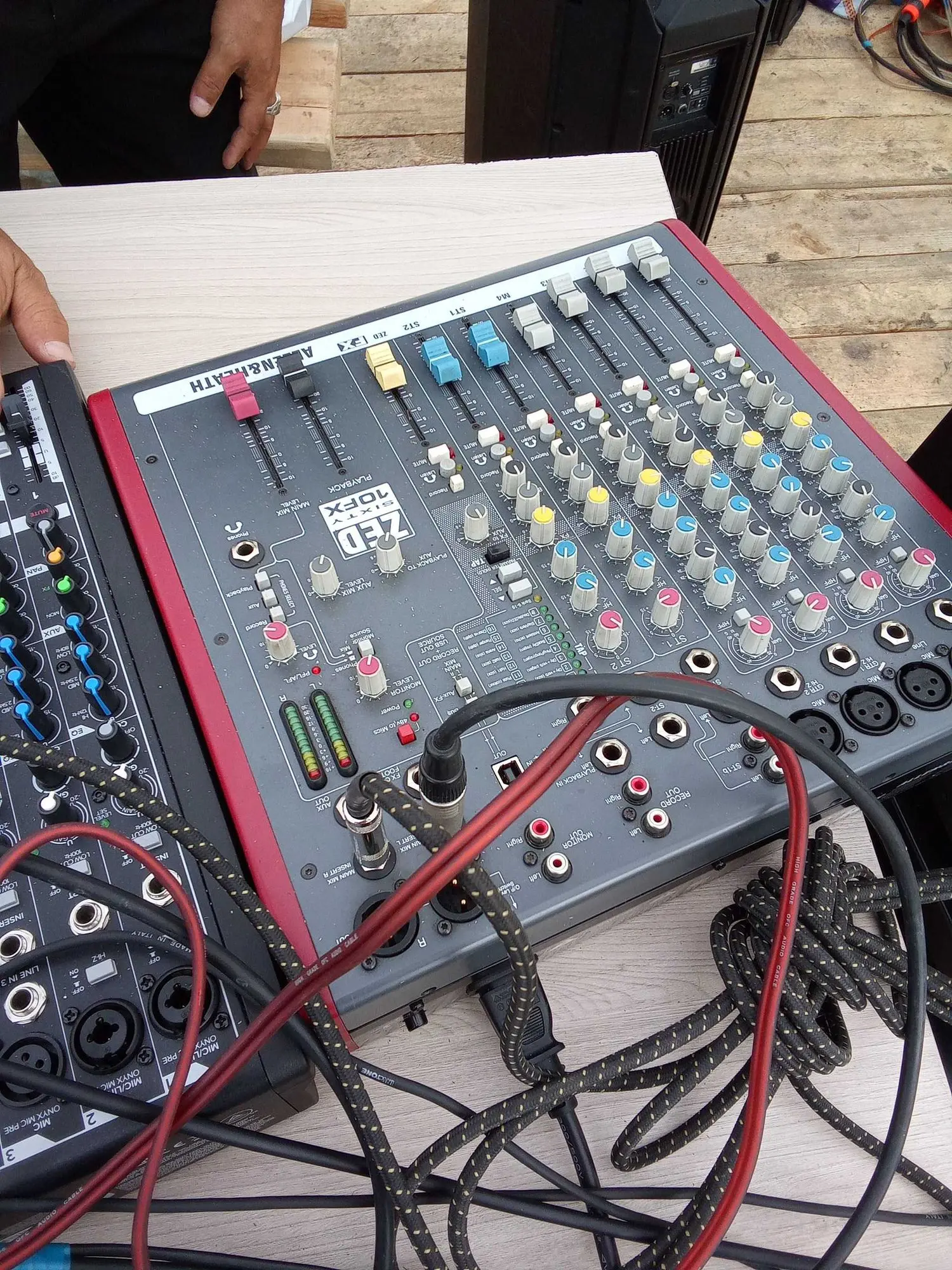микшерский пульт Allen & Heath 10 (4 / 5)