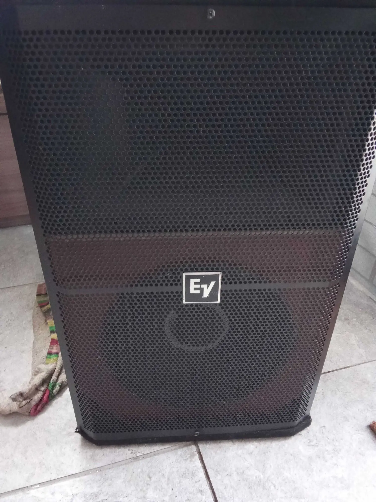 активную колонку Electro-Voice.SV A 360 (3 / 3)