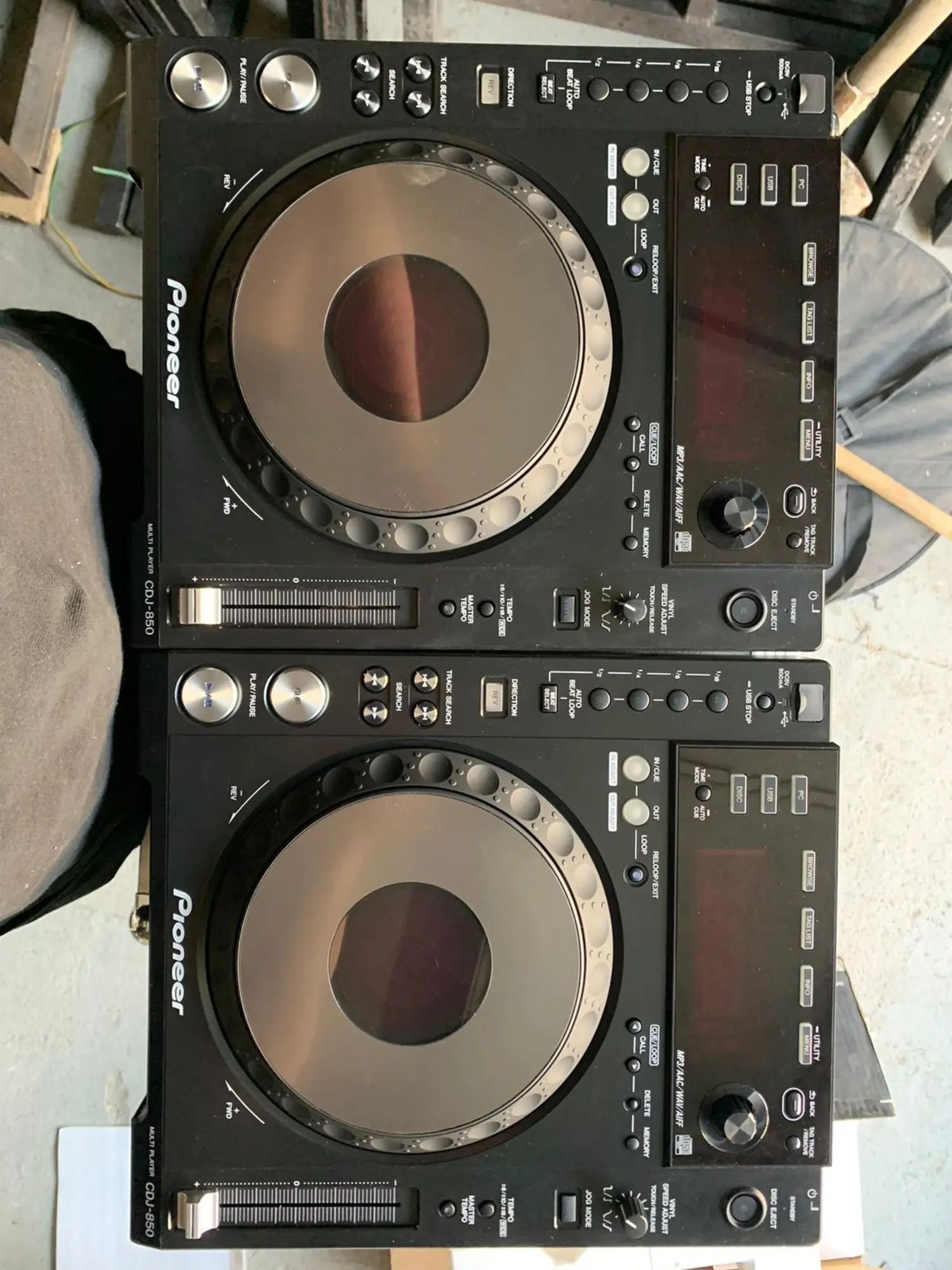 Диджеевские проигрыватель Pioneer CDJ850 (1 / 3)