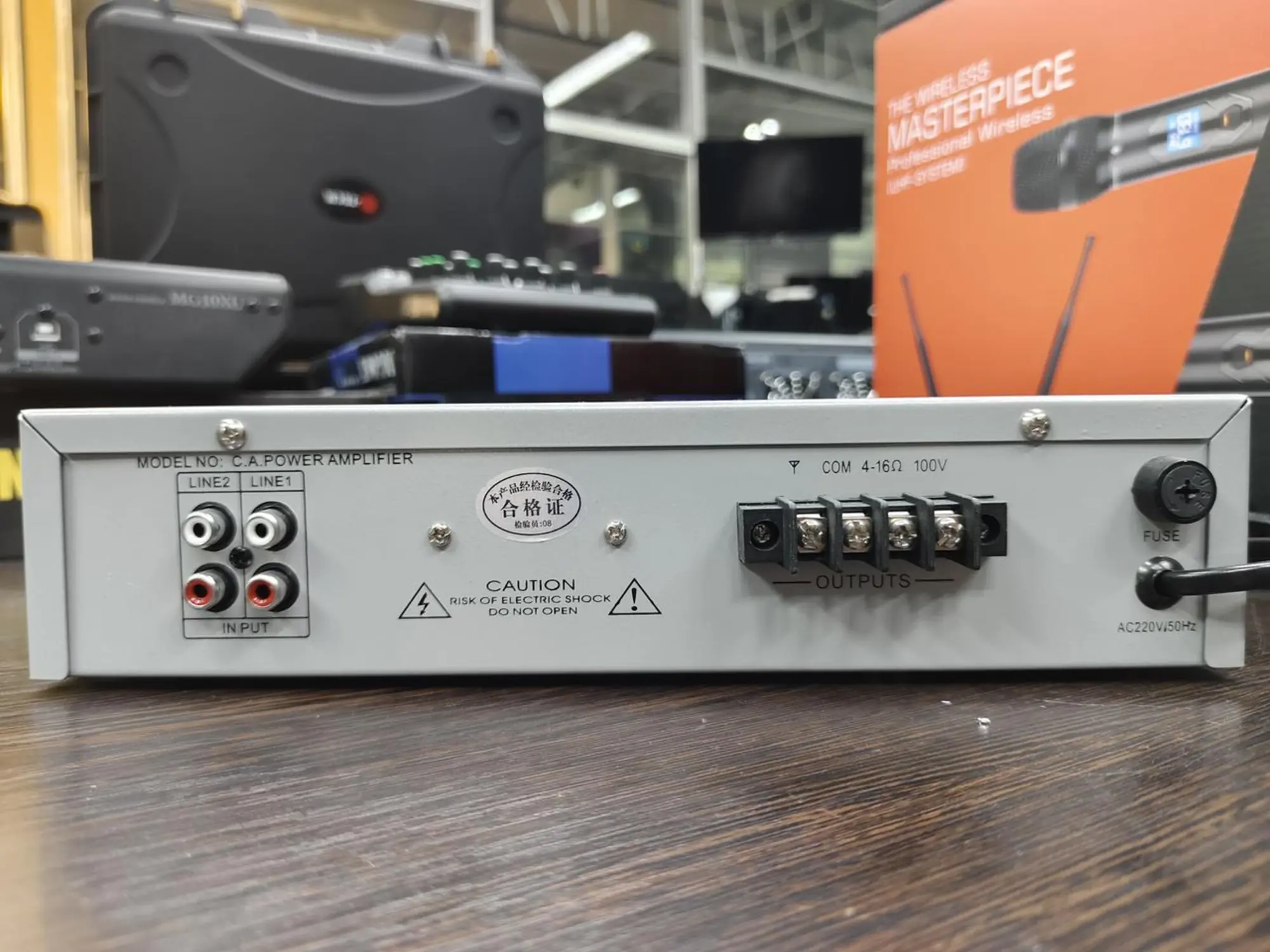 Трансляционный усилитель мощности Boker UCA 8050 (2 / 2)