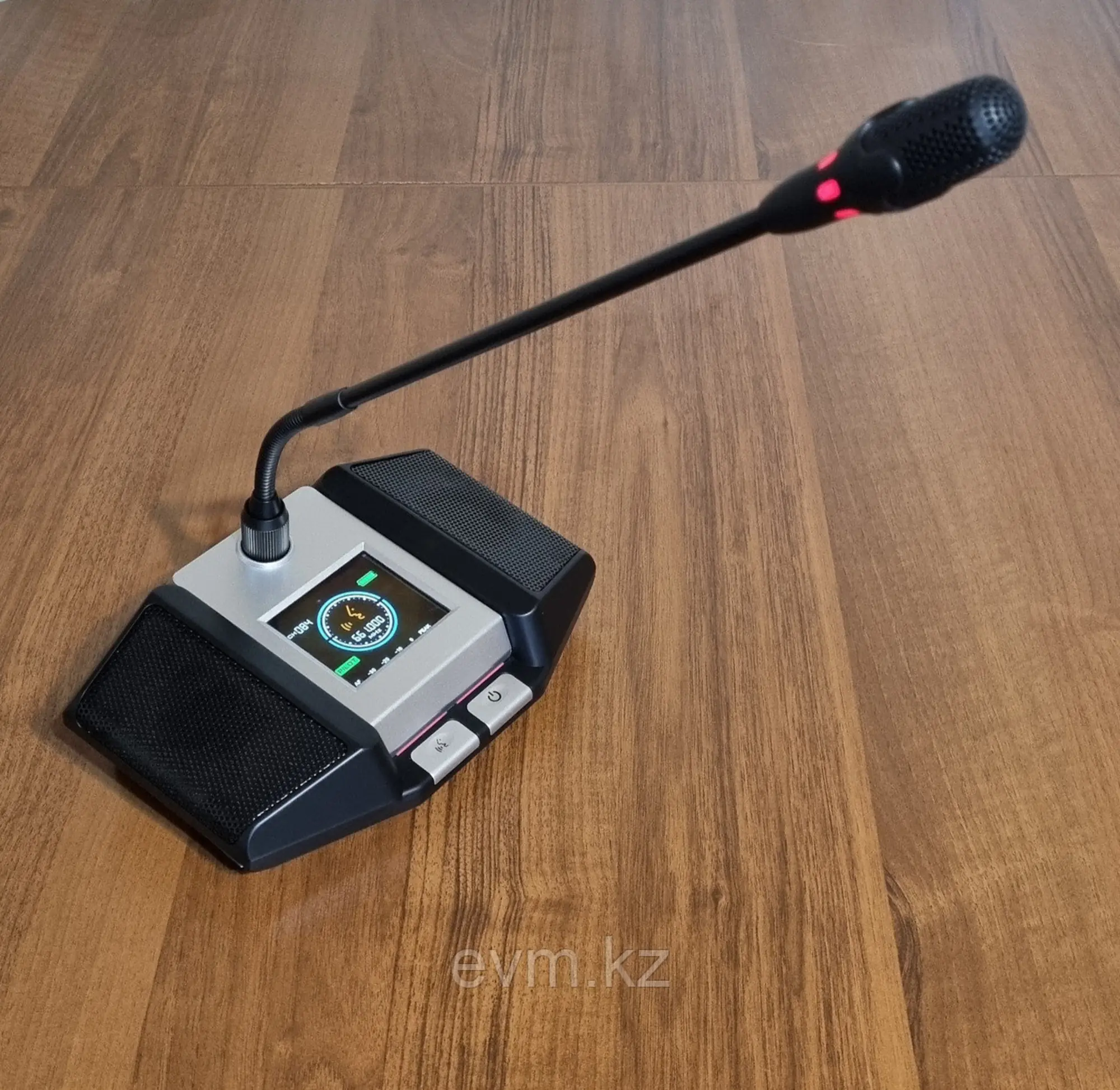 Bosch SKM8000D 8-канальная беспроводная конференционная система. (3 / 6)