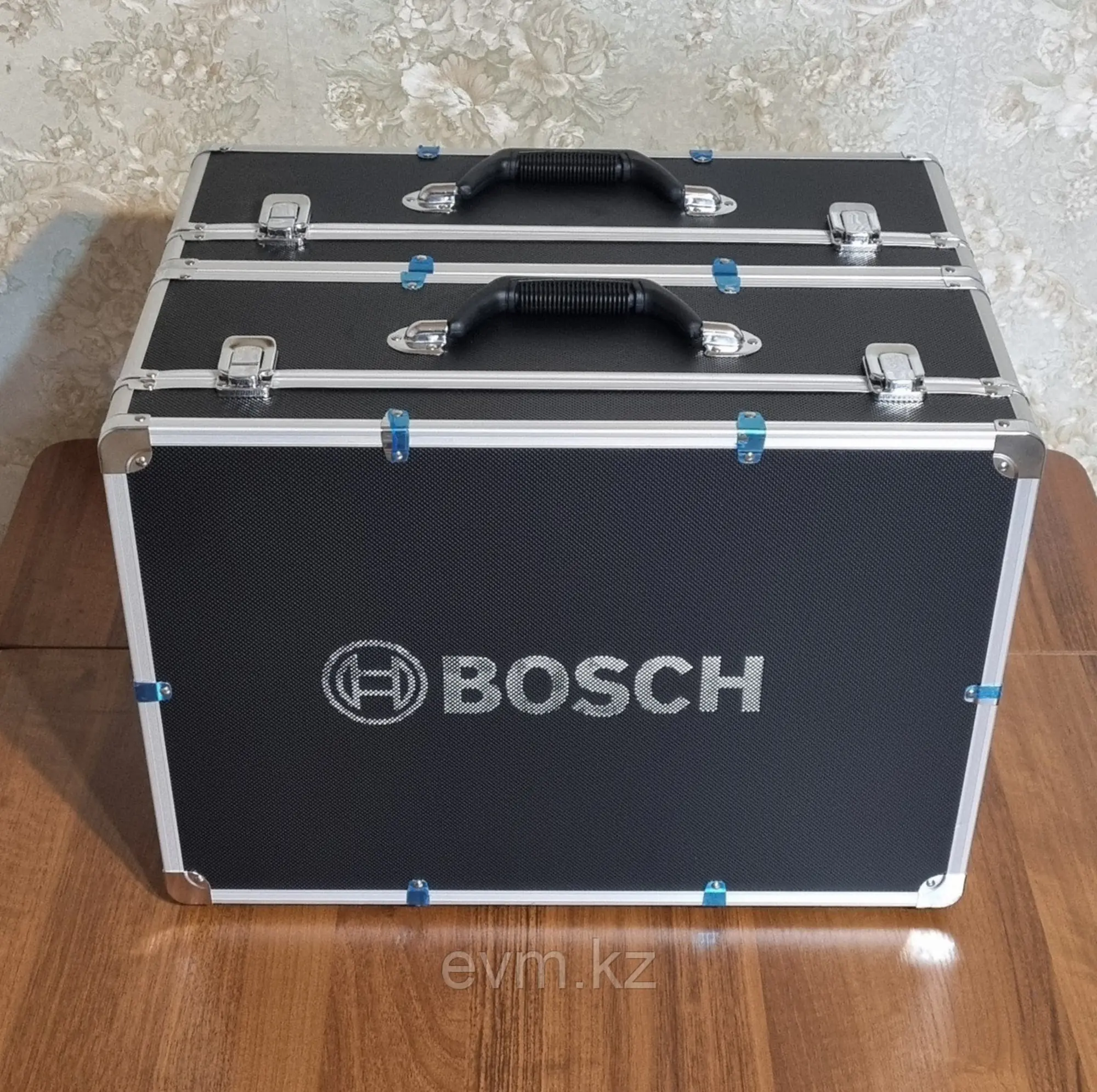 Bosch SKM8000D 8-канальная беспроводная конференционная система. (5 / 6)