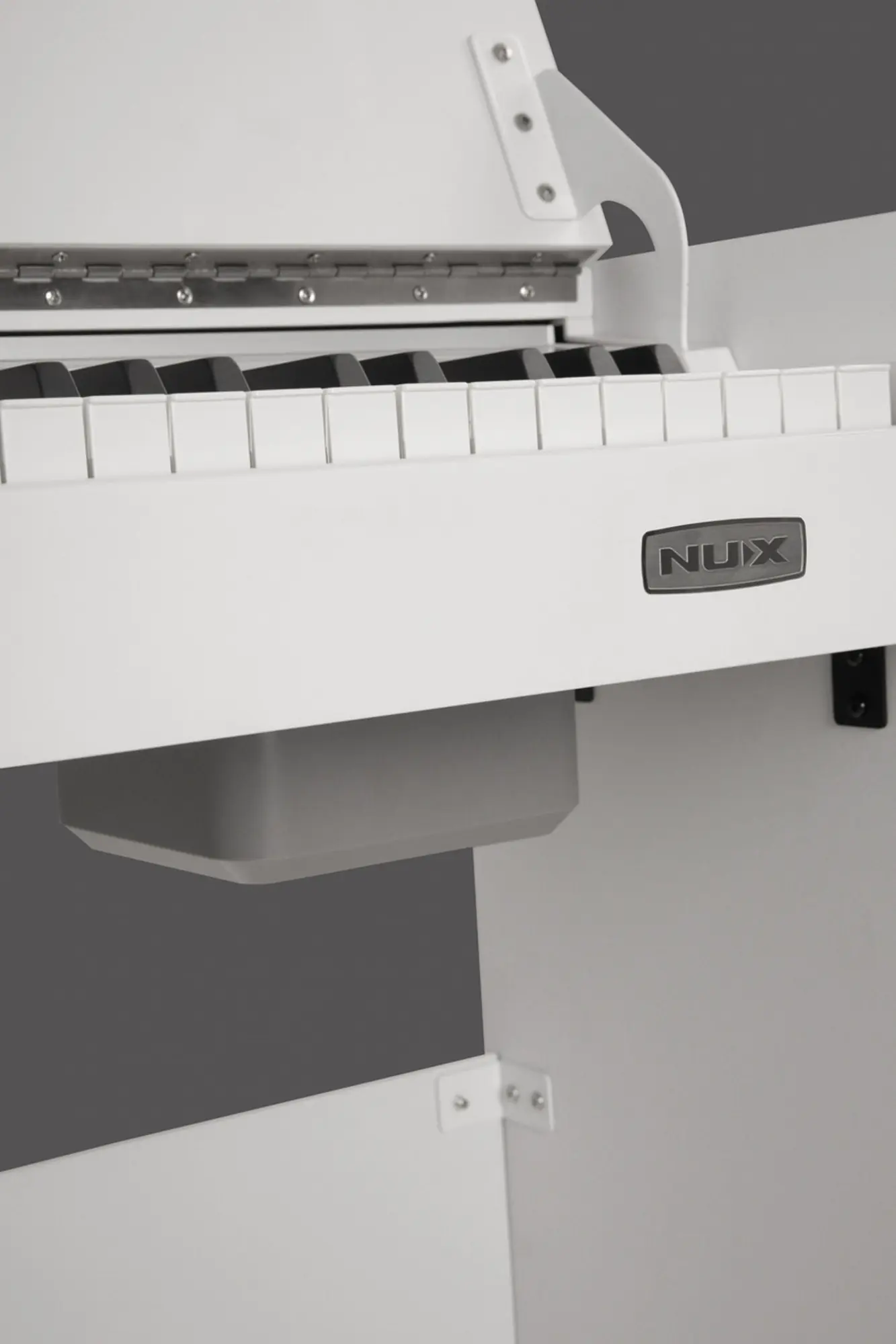 Цифровое пианино на стойке с педалями, белое, Nux WK-310-White (2 / 3)