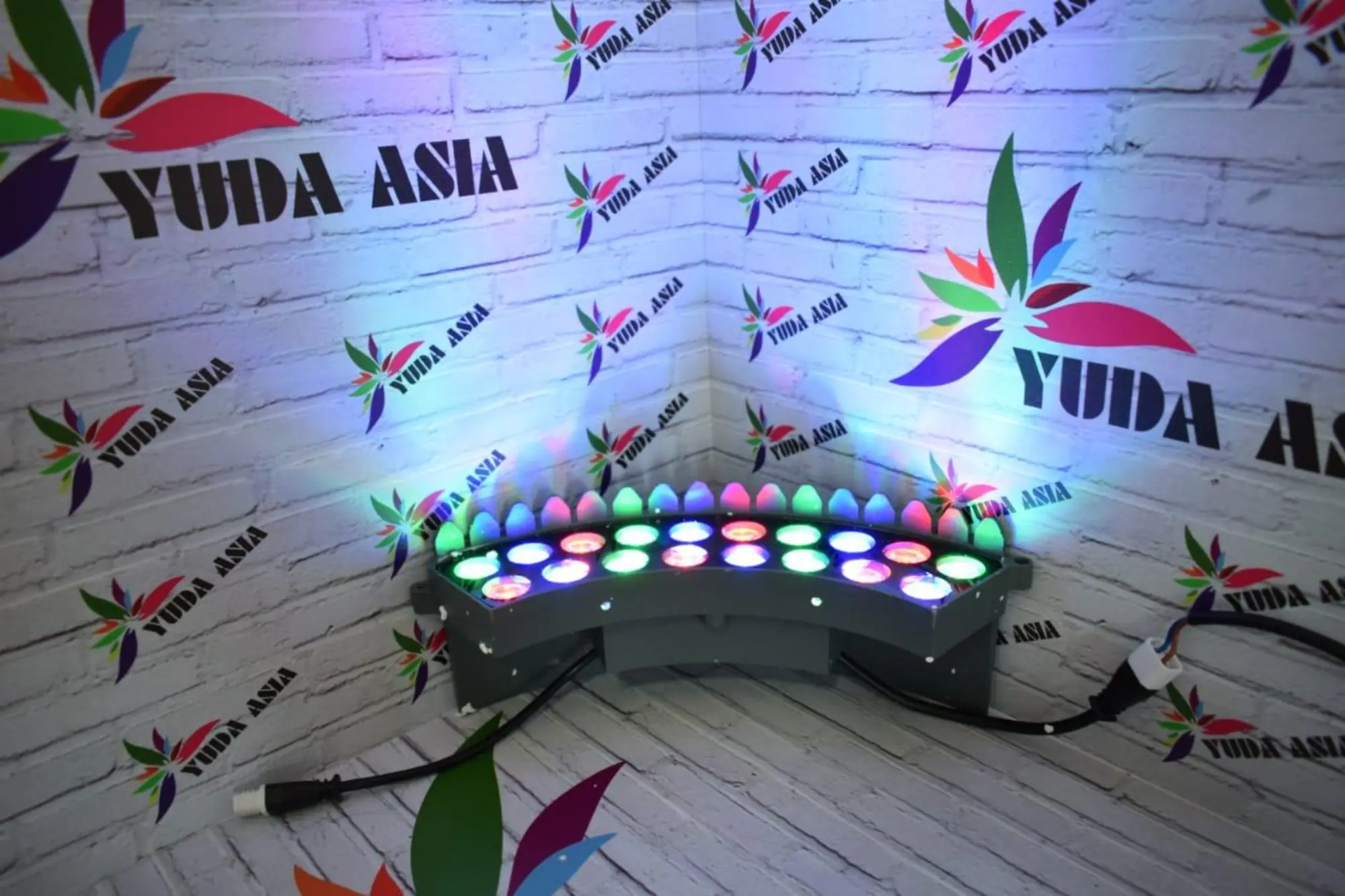Светодиодный светильник для освещения деревьев 18Вт RGB (1 / 5)
