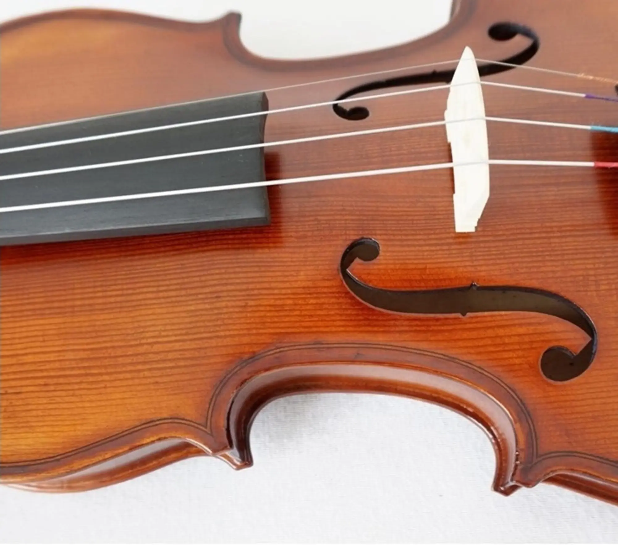 Скрипка Violin MVT700 4/4 резной массив ели и огненный клен (2 / 5)