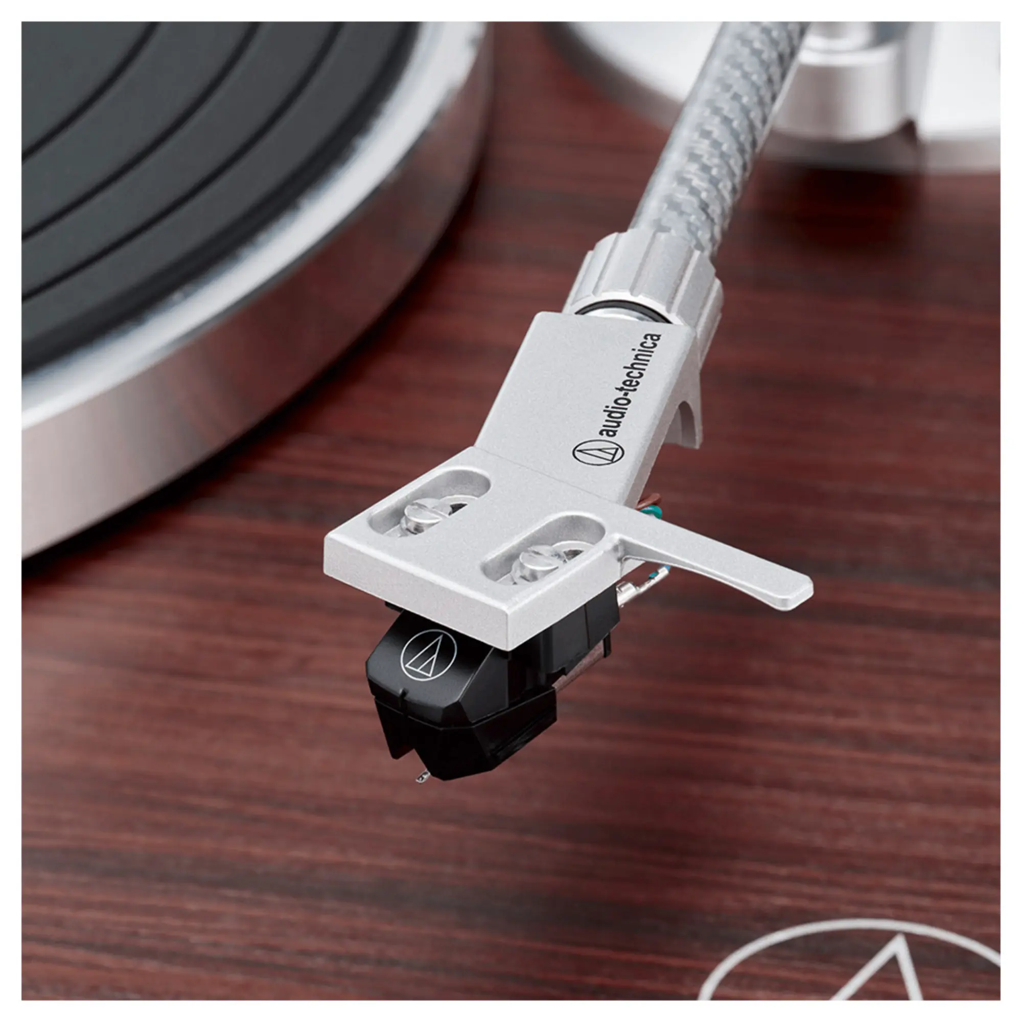 Виниловый проигрыватель Audio-Technica AT-LPW50BTRW (6 / 7)