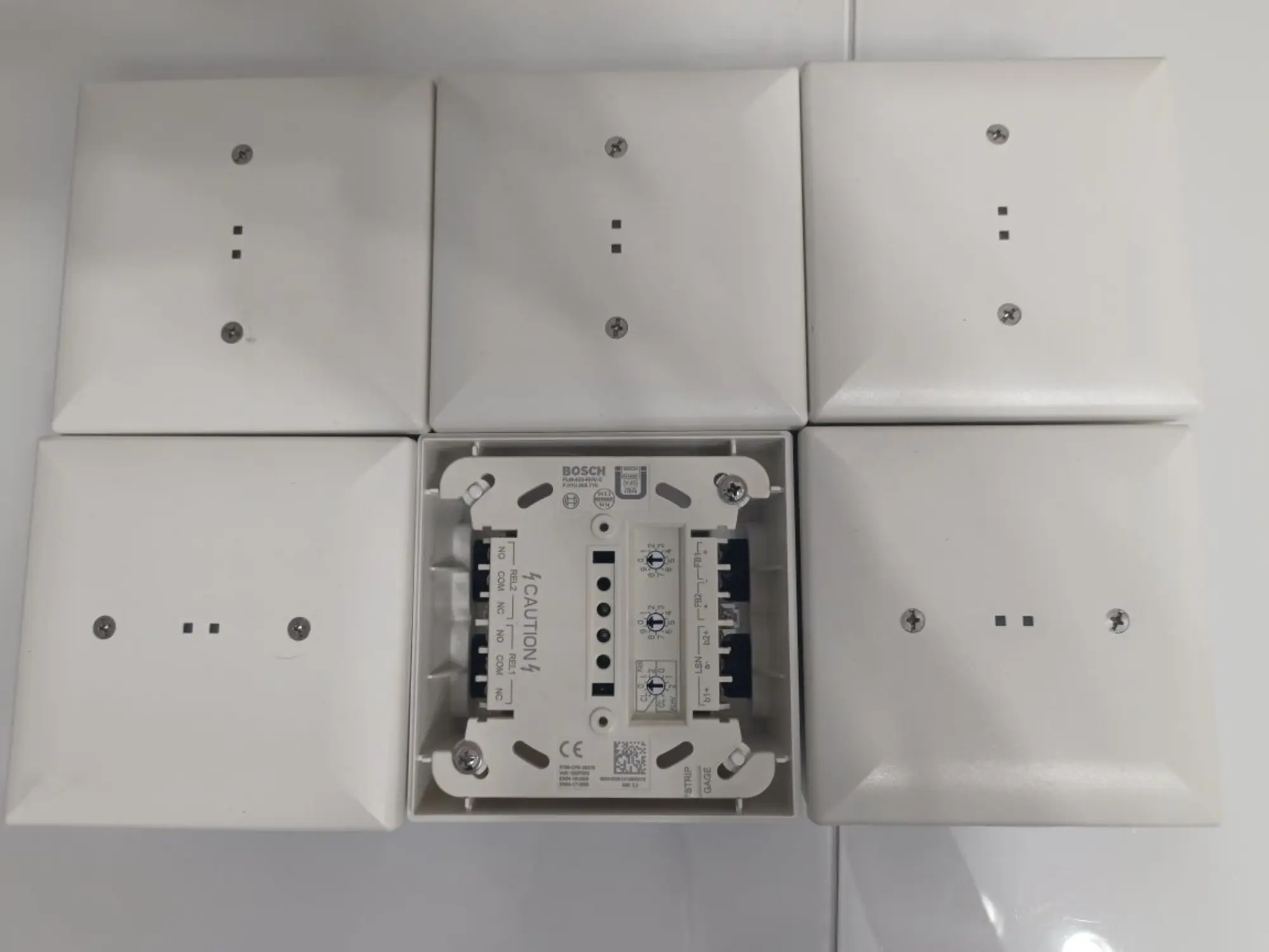 Интерфейсный модуль реле высокого напряжения Bosch FLM-420-RHV-S (1 / 4)