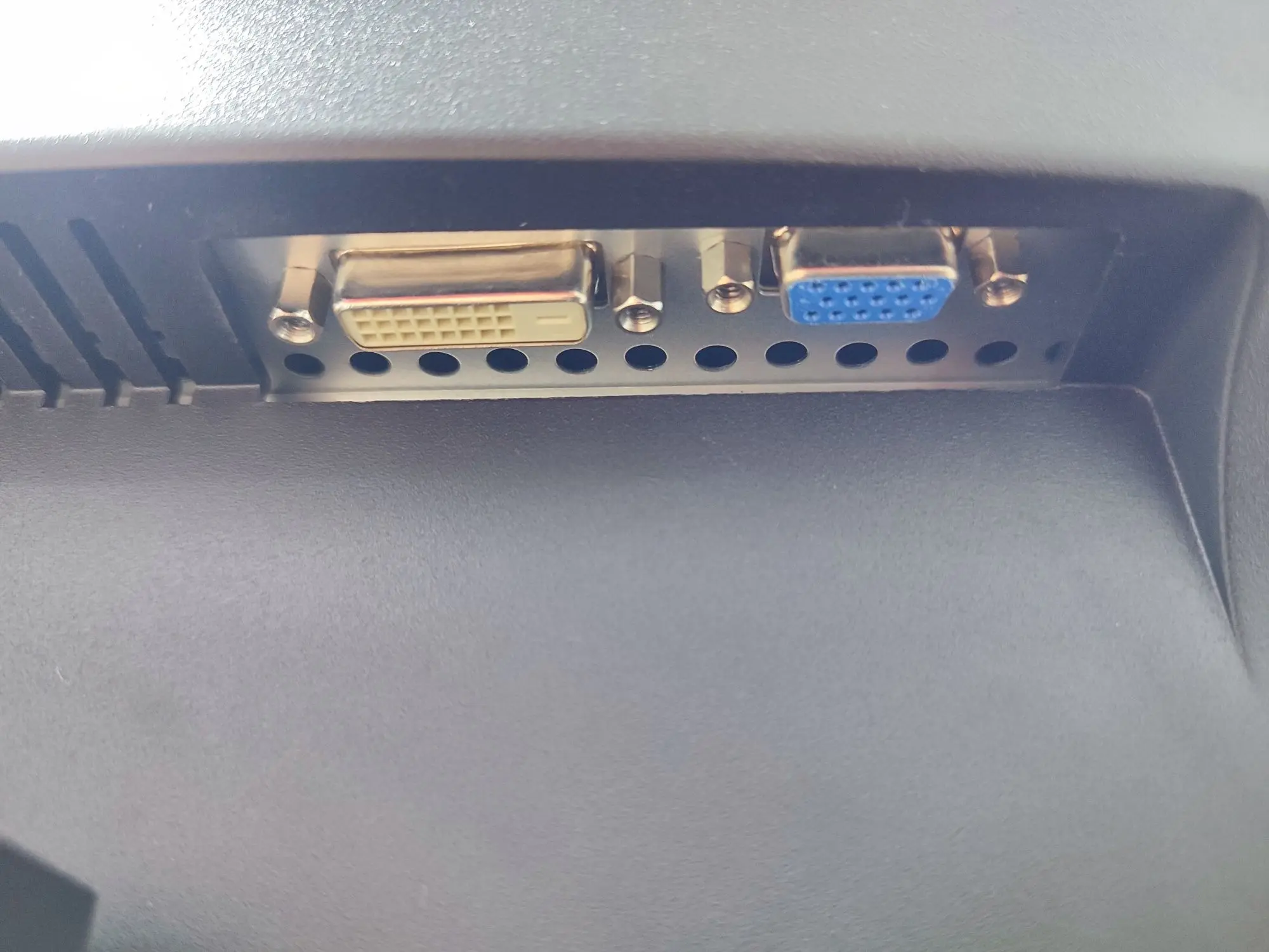 Монитор для видеонаблюдения и компьютера 22 дюйма 1080p (3 / 5)