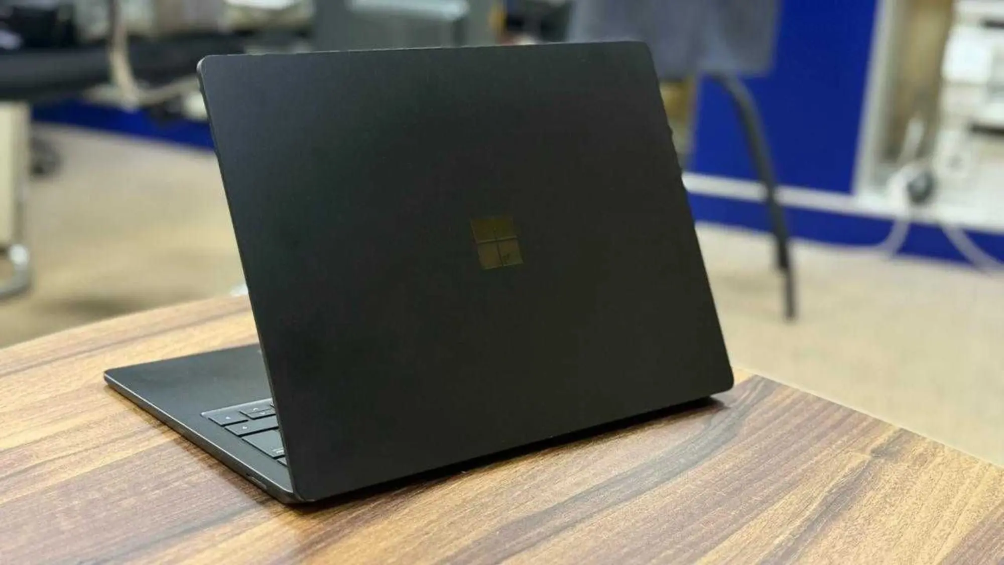 Ноутбук Microsoft Surface 4 13.5" Core i7-1185G7 DDR4 16 GB SSD 256GB (2 / 4)