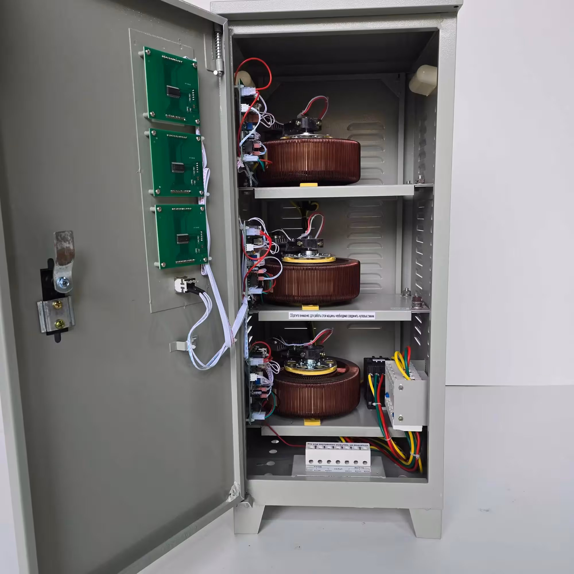 Стабилизатор напряжения 9кВА, 380В, PowerPik (2 / 6)