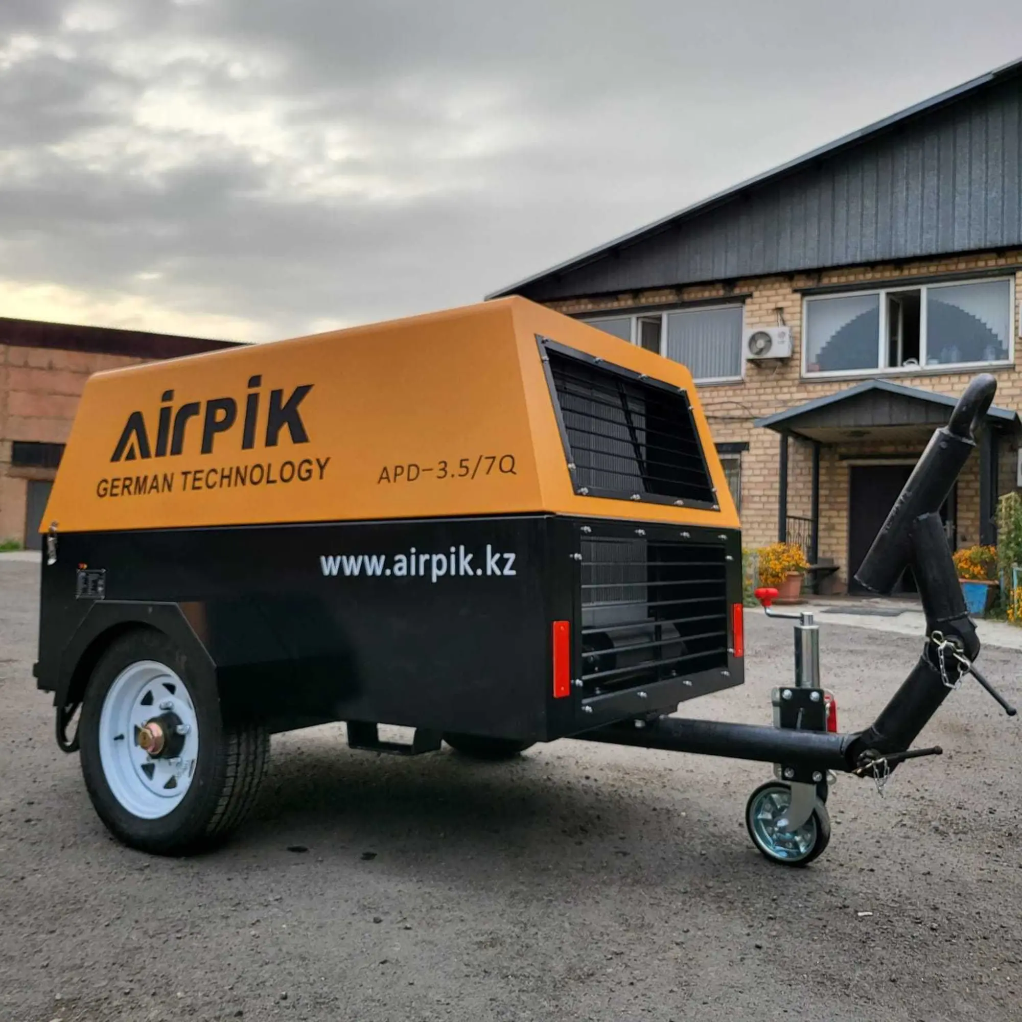 Дизельный компрессор на колесах (2 / 8)