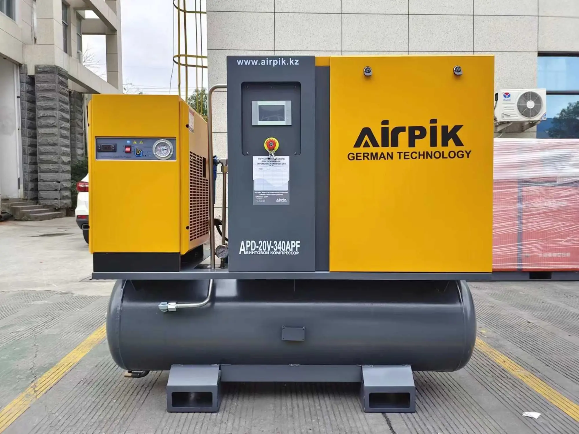 Винтовой компрессор для лазерной резке, 16 бар, -1,35 куб.м, AirPIK (1 / 5)