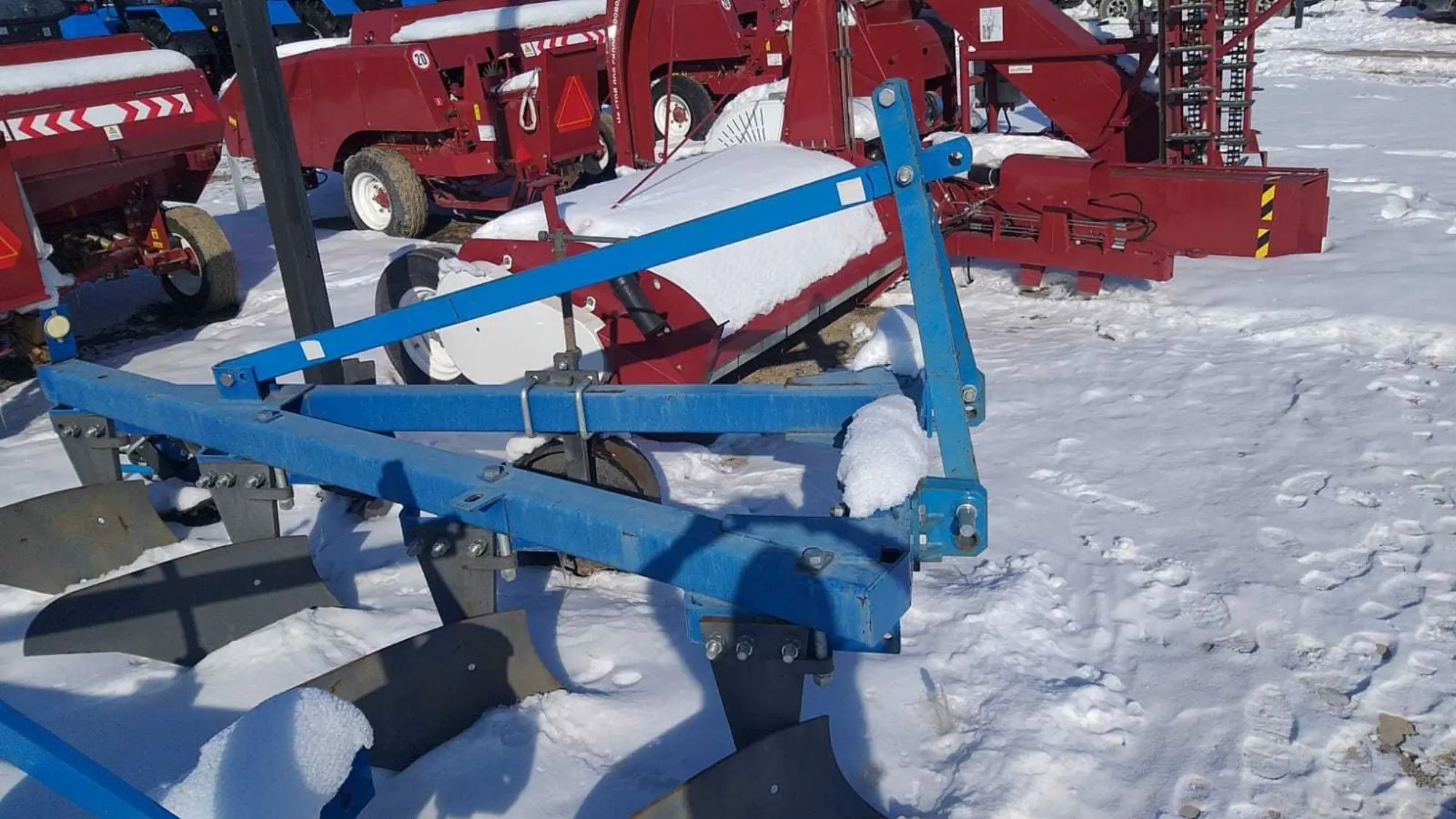 Плуг  ПЛН 4-35 на МТЗ (1 / 2)