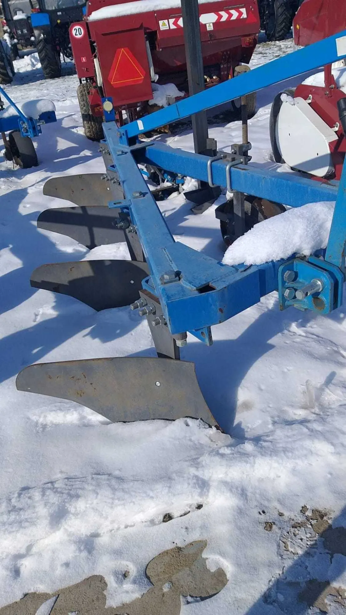 Плуг  ПЛН 4-35 на МТЗ (2 / 2)