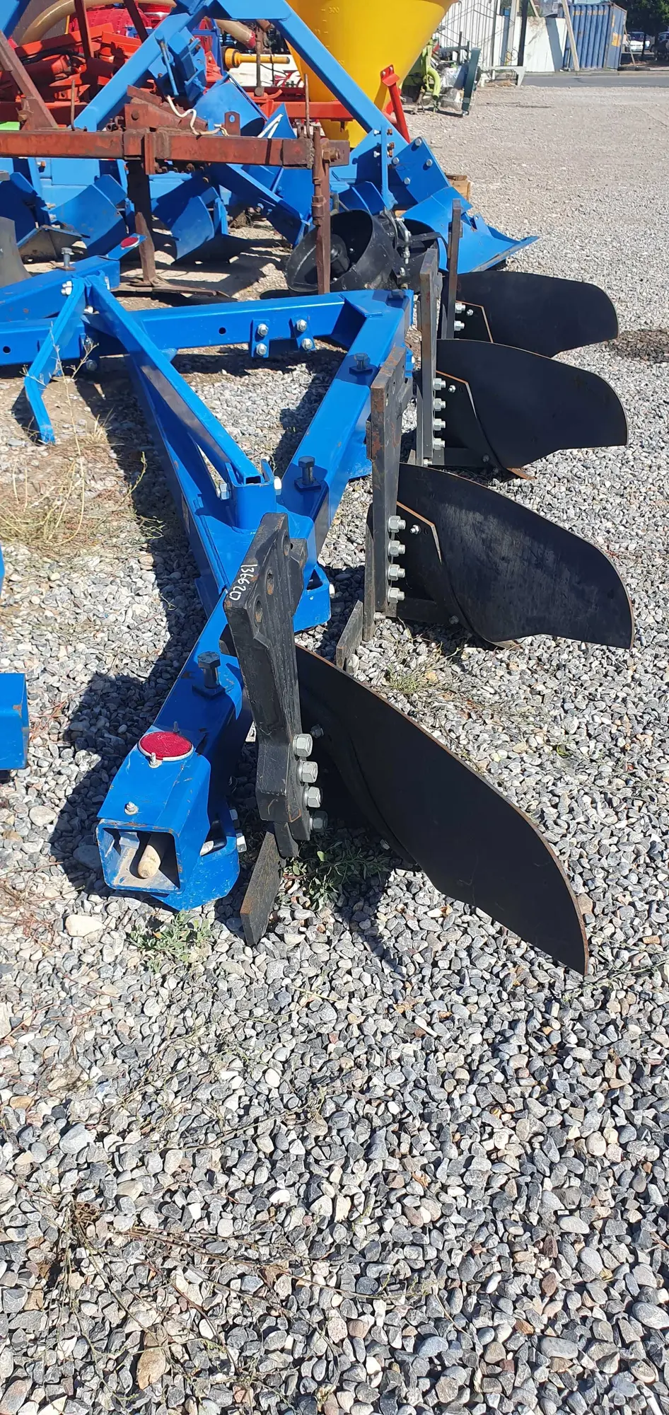 Плуг ПЛН 4-35 на МТЗ (2 / 3)