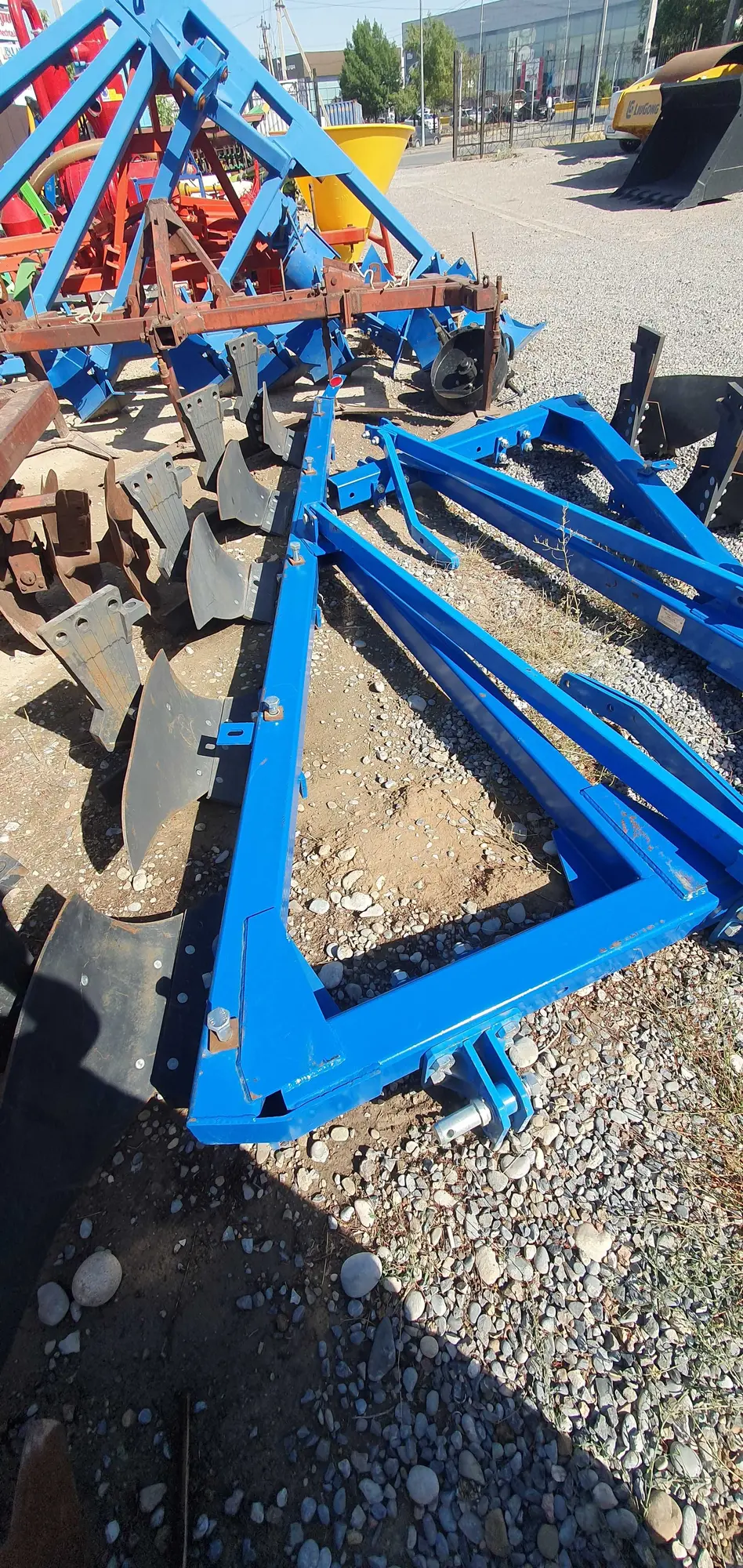 Плуг ПЛН 5-35 на Т150 (1 / 3)