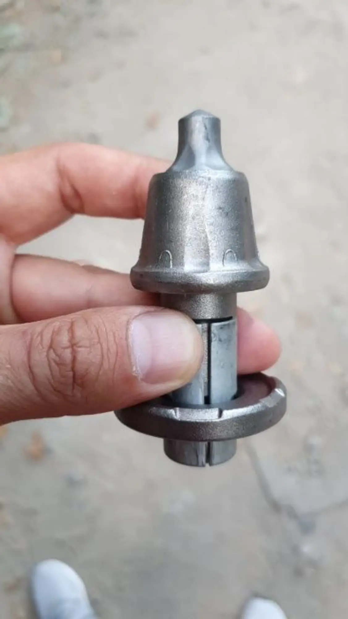 Резец фрезы дорожной  ДЭМ 121, МТС 110 ,Kennametal W6/G-20 (1 / 3)