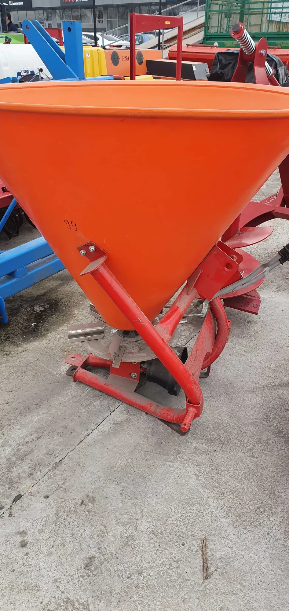 Разбрасыватель минеральных удобрений РУМ500 (1 / 1)