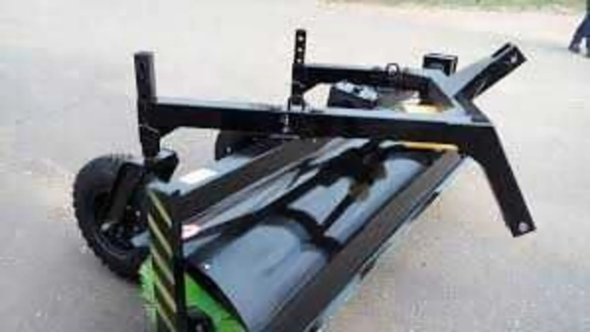 Щетка коммунальная МП 2000 (2 / 3)