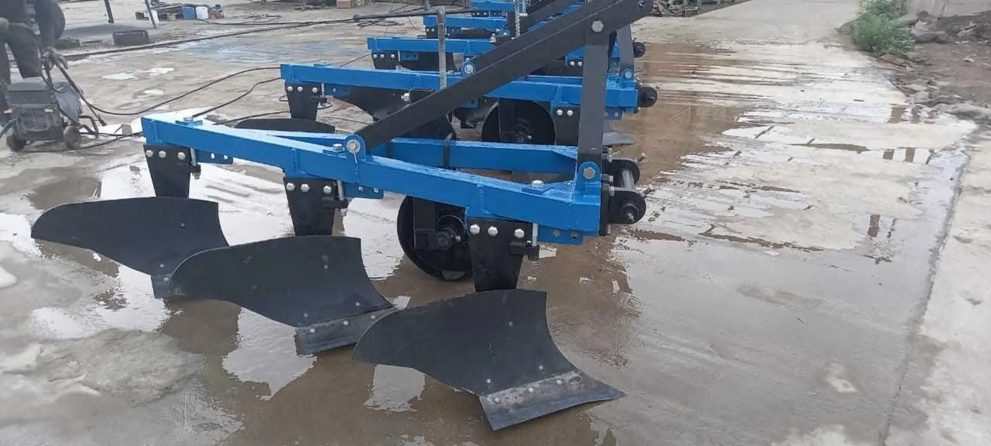 Плуг навесной 3-35 (1 / 2)