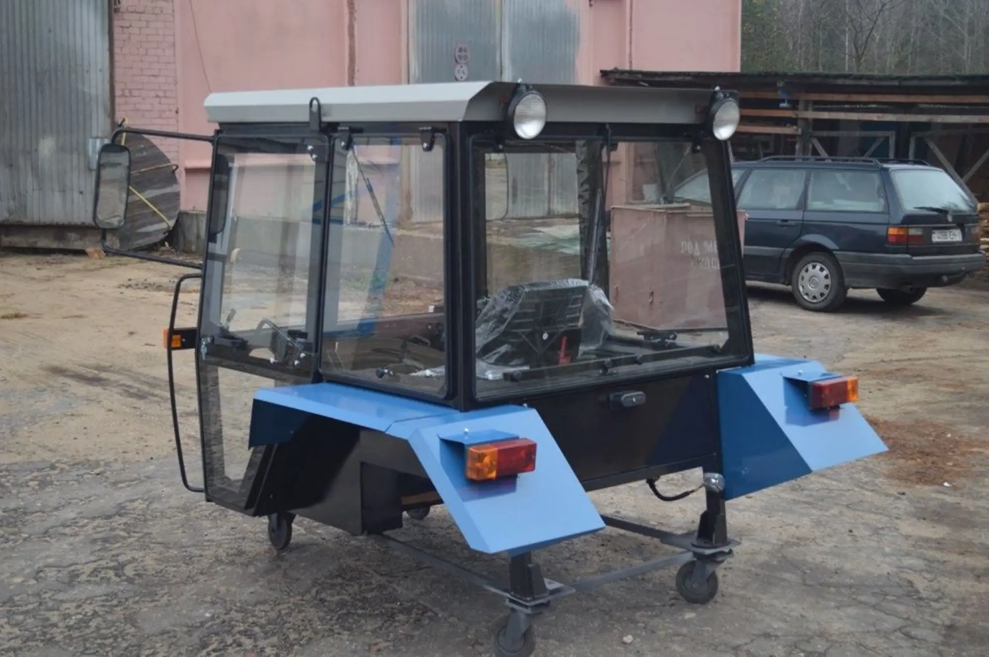 Кабина МТЗ в Караганде (2 / 4)