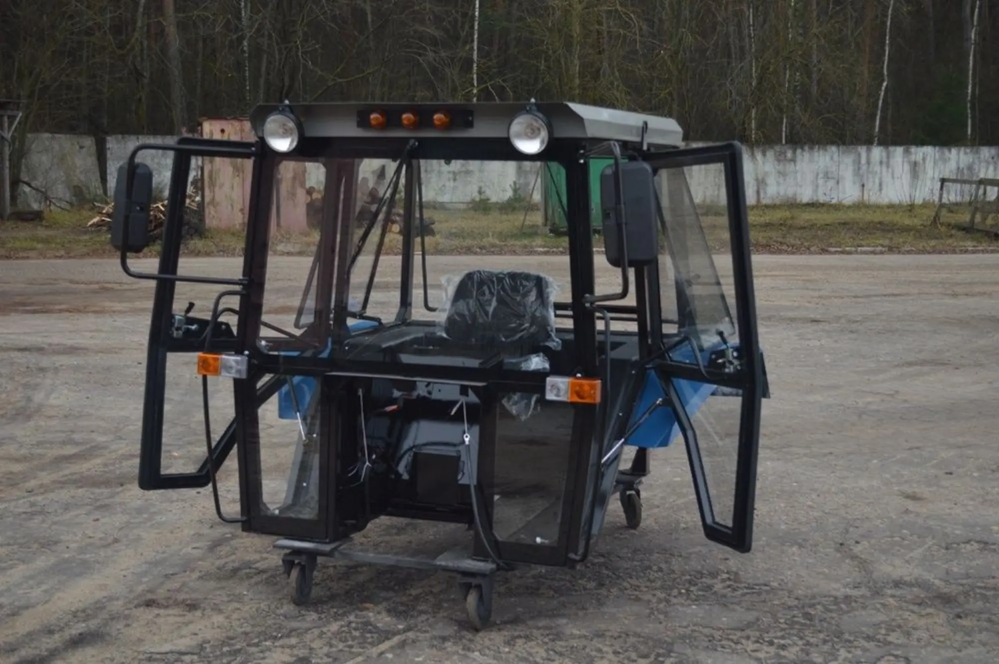 Кабина МТЗ в Караганде (4 / 4)