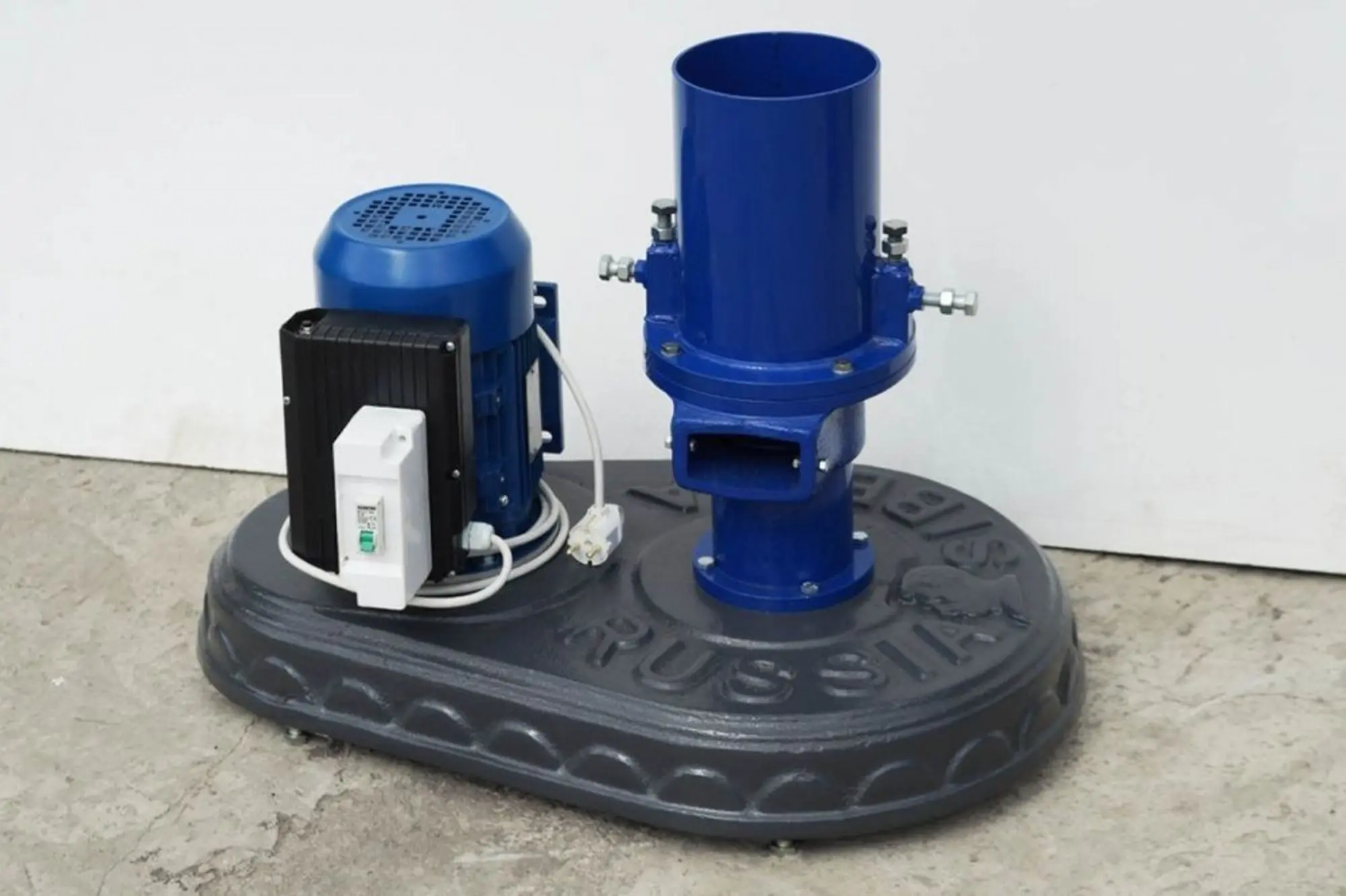 Гранулятор для комбикормов однофазный ГМ-100 Сибирь (1 / 2)