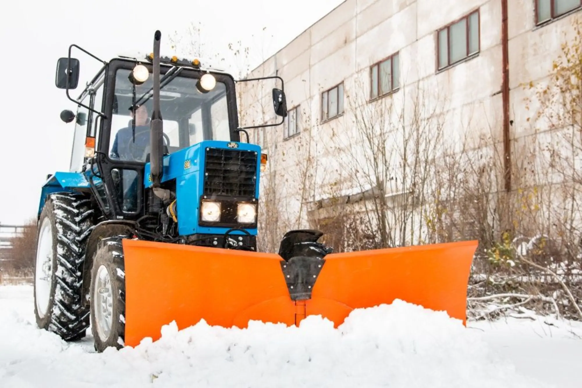 Отвал снежный, бабочка, клин и бульдозерный в наличии. (1 / 5)