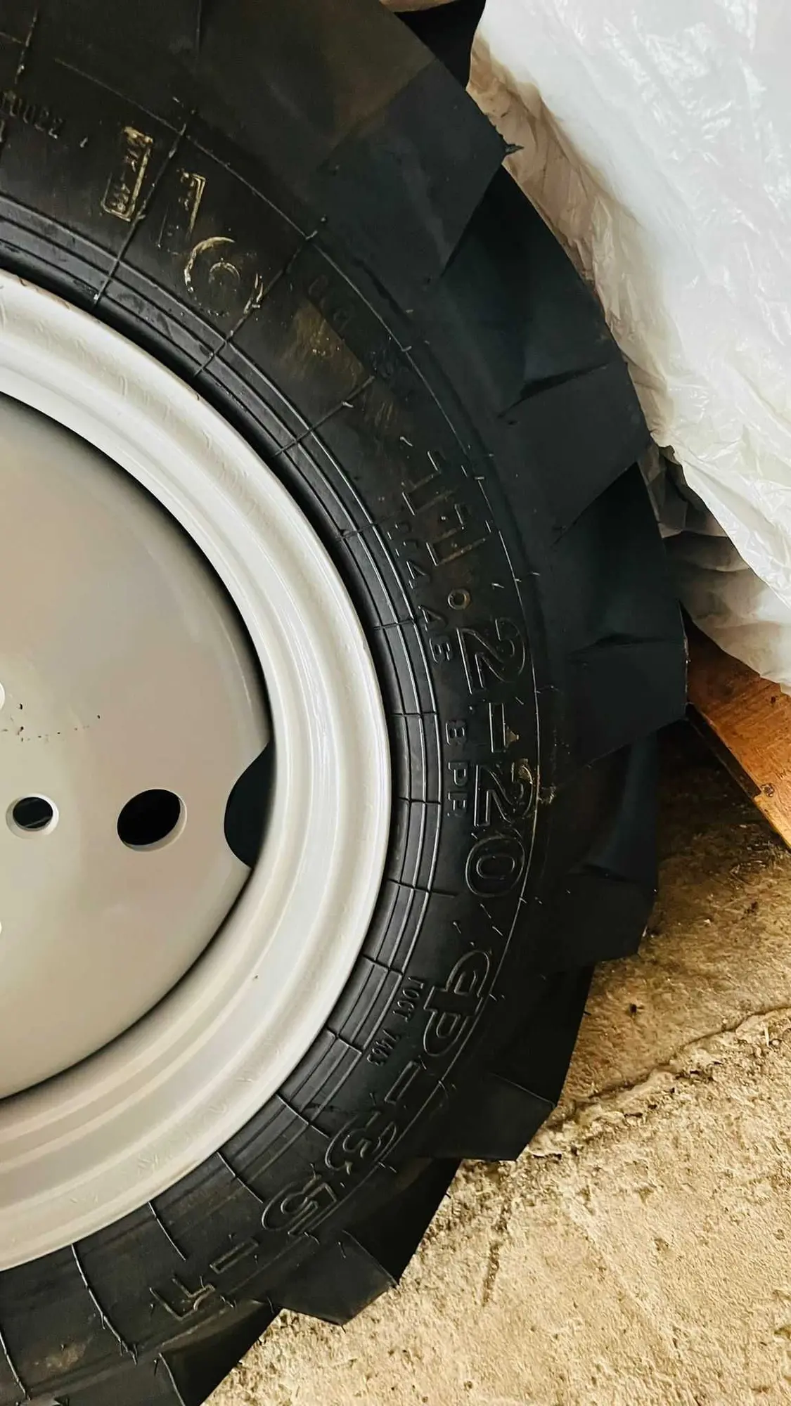 Передние колёса резина МТЗ 82 в сборе на дисках оригинал (1 / 2)