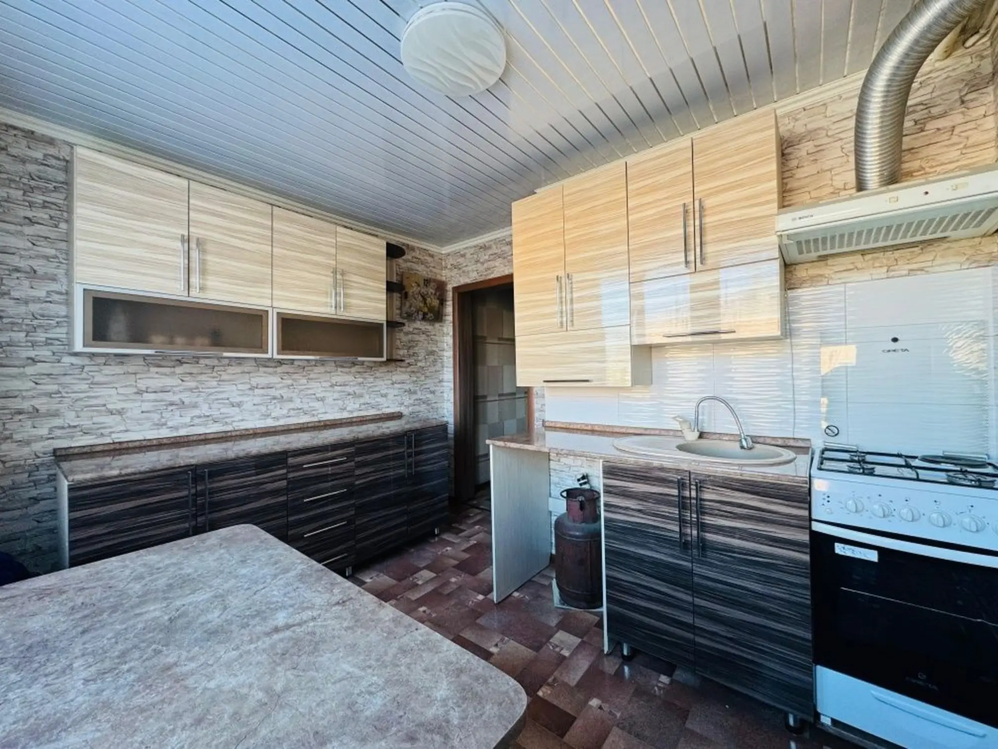 Предлагаем 3-ком квартиру в п. Новодолинка (4 / 8)